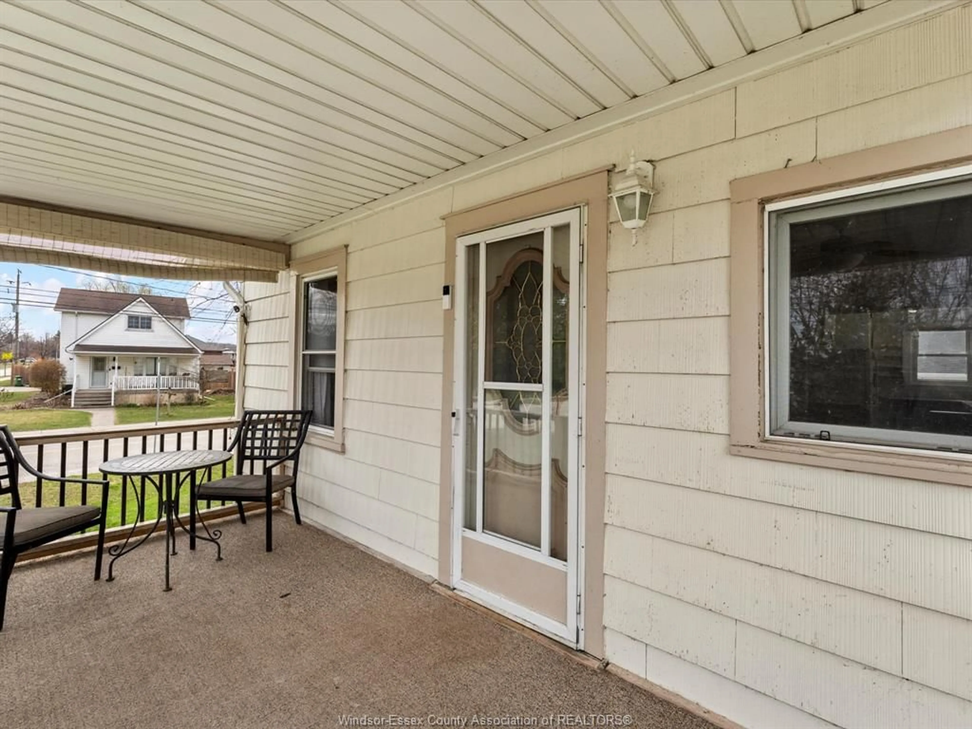 Patio, water/lake/river/ocean view for 290 Sacred Heart Dr, LaSalle Ontario N9J 1S9