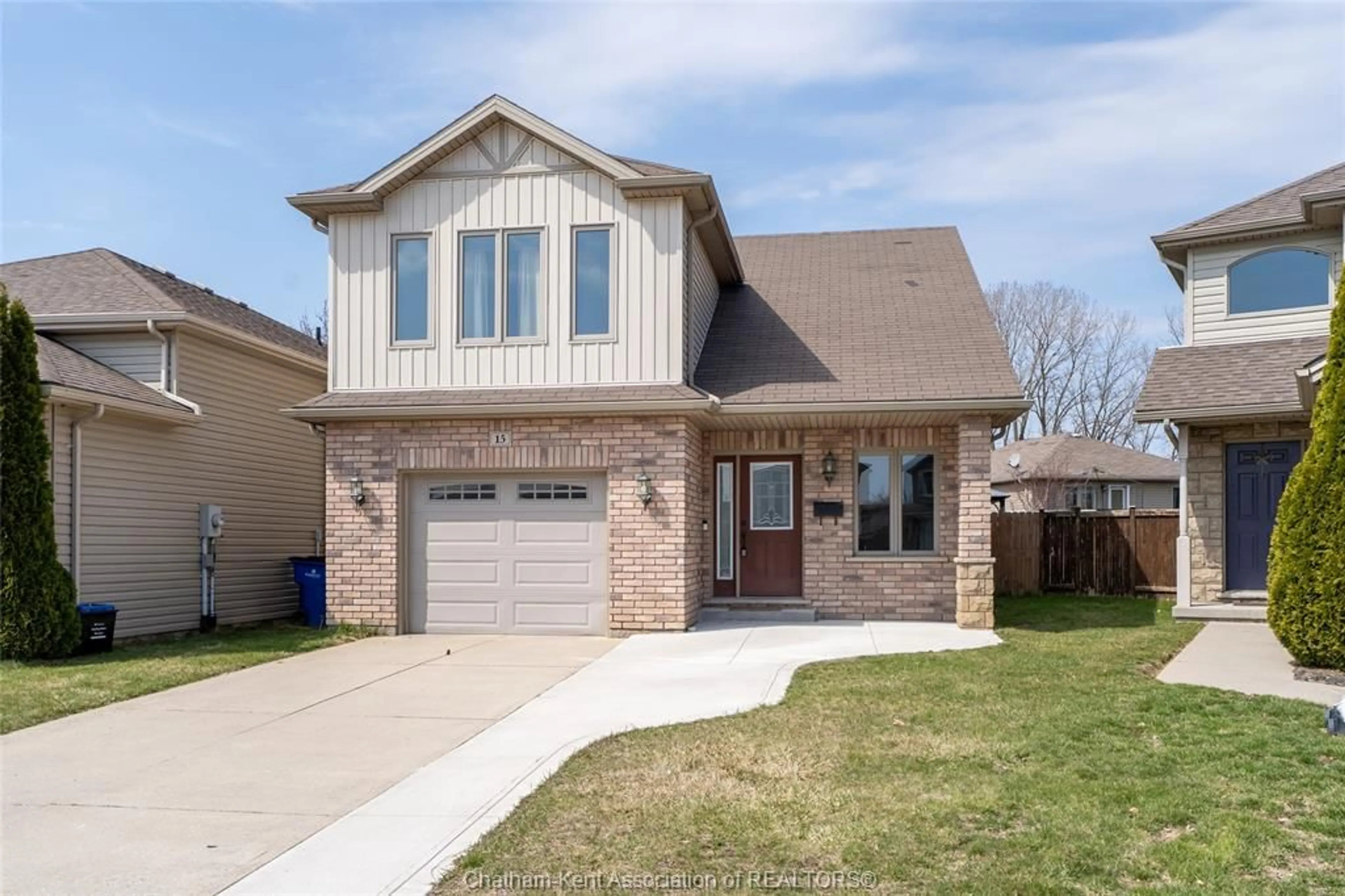 Home with brick exterior material, street for 15 GOLDENROD Crt, Chatham Ontario N7L 0A2