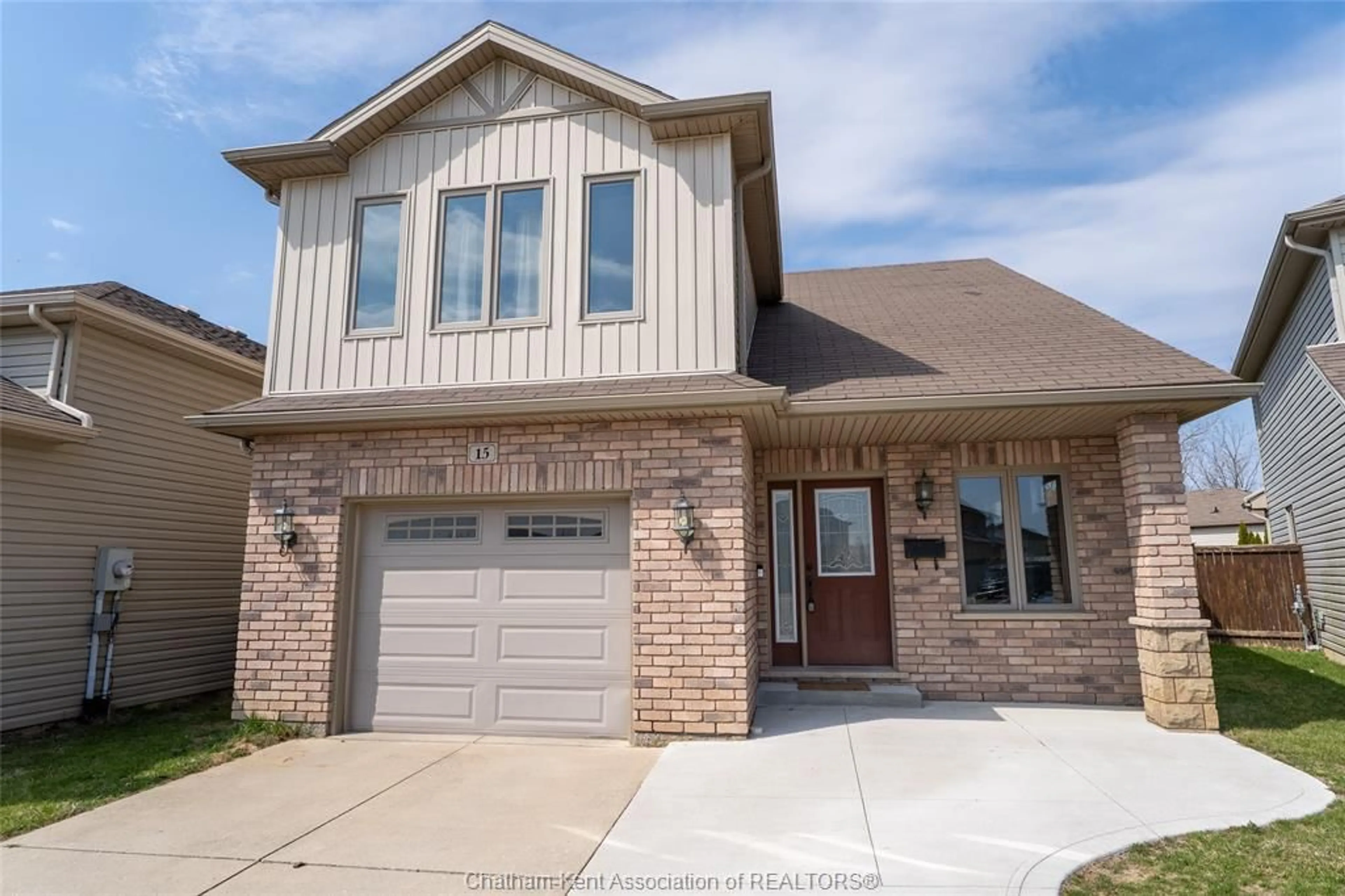 Home with brick exterior material, street for 15 GOLDENROD Crt, Chatham Ontario N7L 0A2