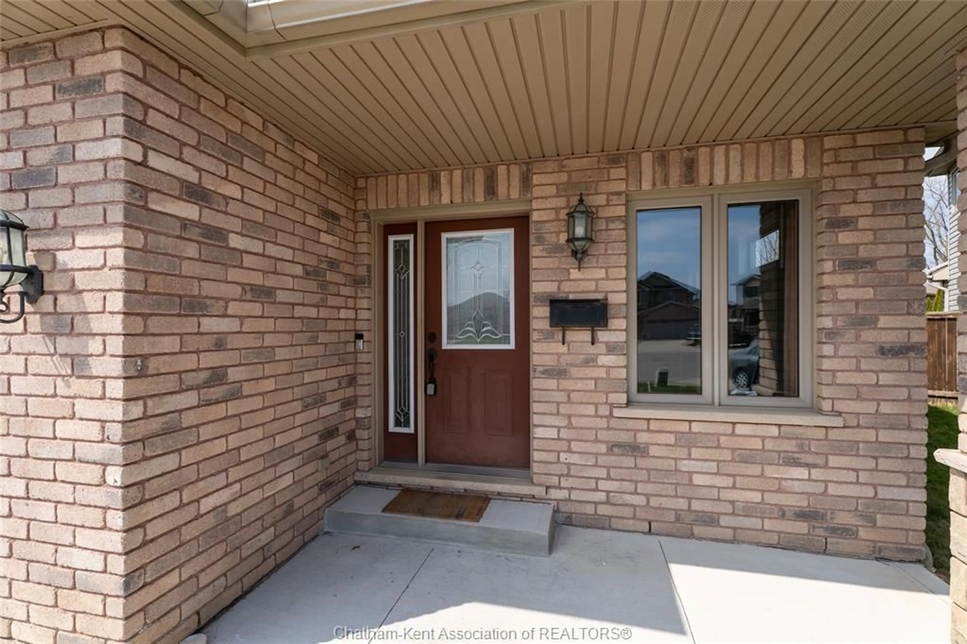 Home with brick exterior material, street for 15 GOLDENROD Crt, Chatham Ontario N7L 0A2