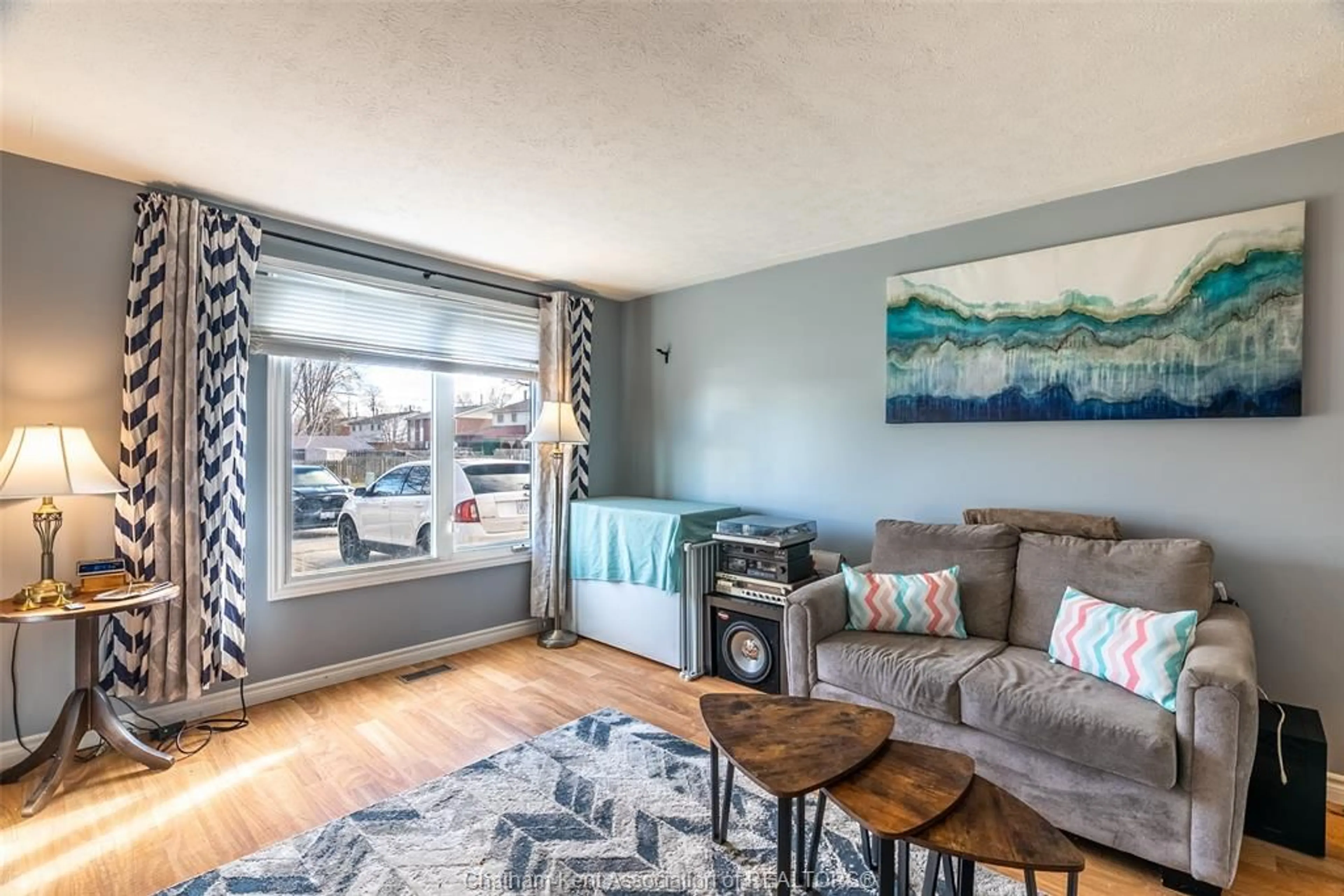 Living room with furniture, unknown for 98 Wedgewood Ave, Chatham Ontario N7M 5T4