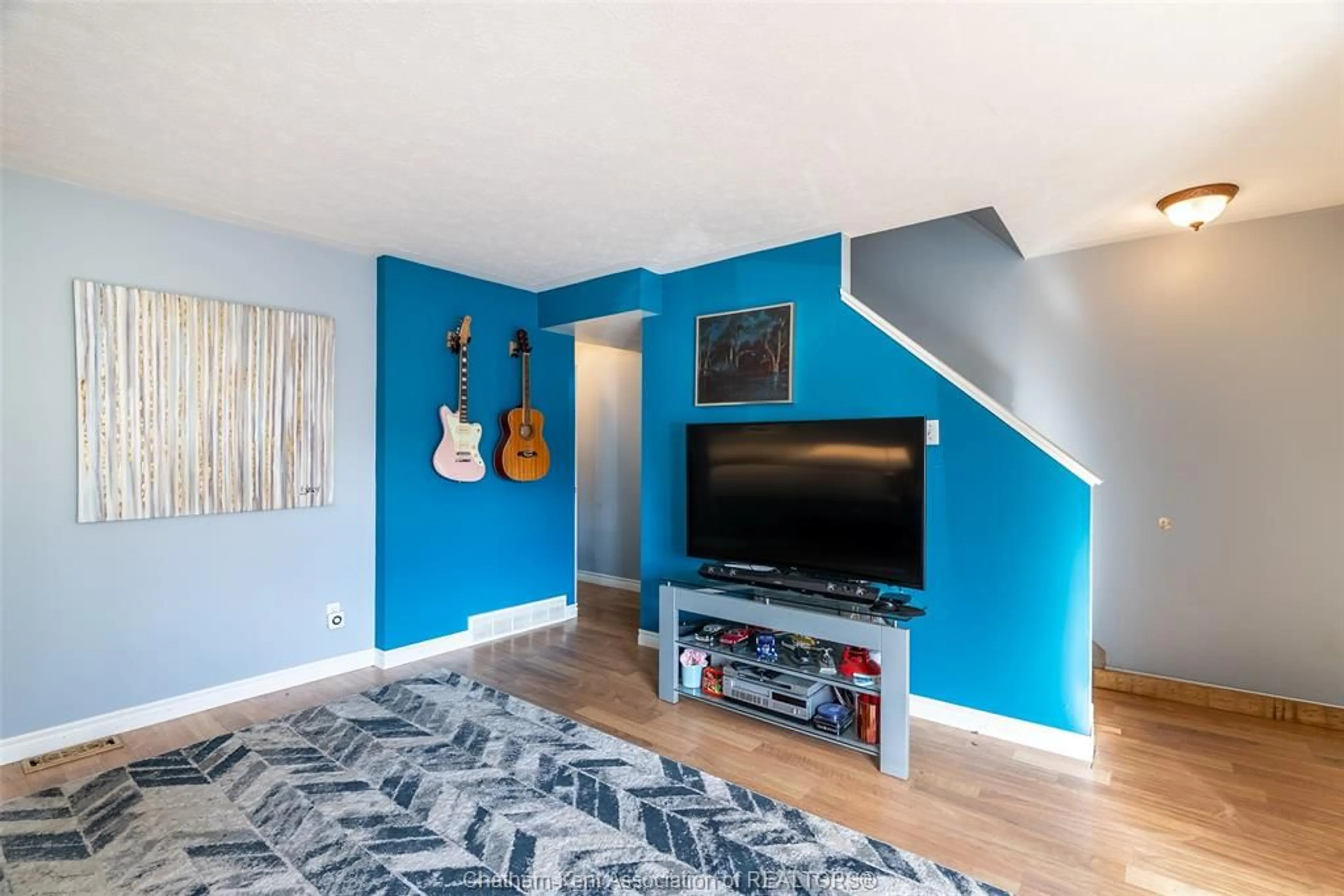 Home theater for 98 Wedgewood Ave, Chatham Ontario N7M 5T4