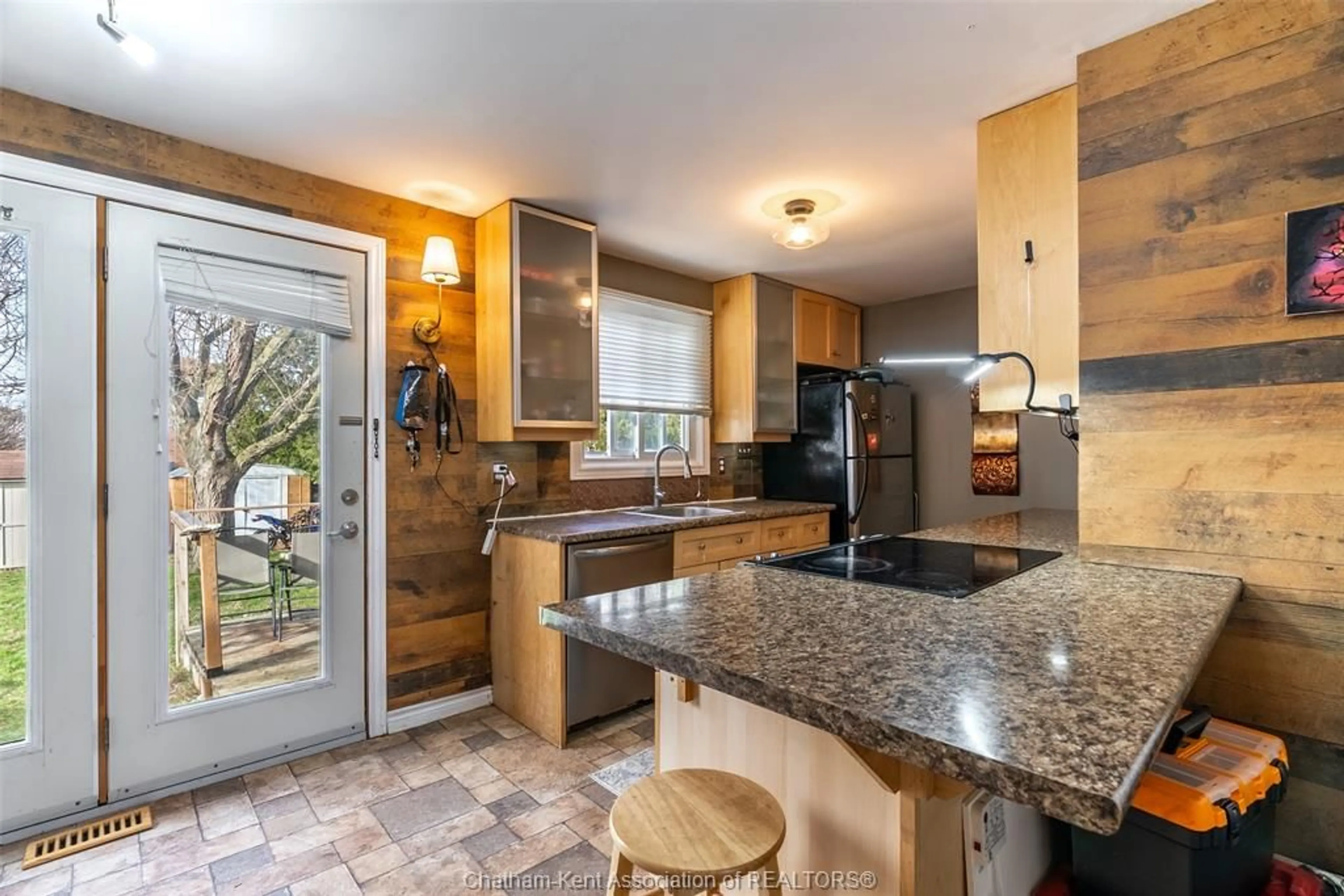 Open concept kitchen, ceramic/tile floor for 98 Wedgewood Ave, Chatham Ontario N7M 5T4
