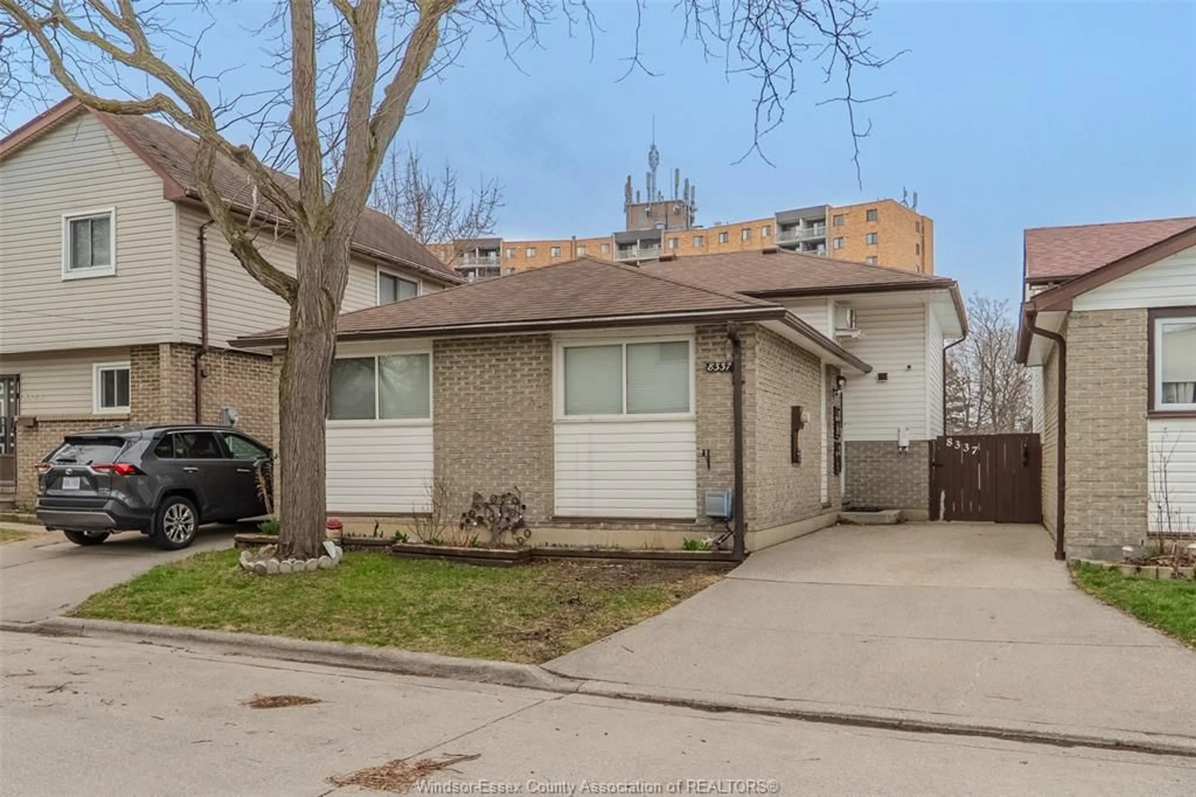 Unknown for 8337 East Moor Crt, Windsor Ontario N8S 4M7