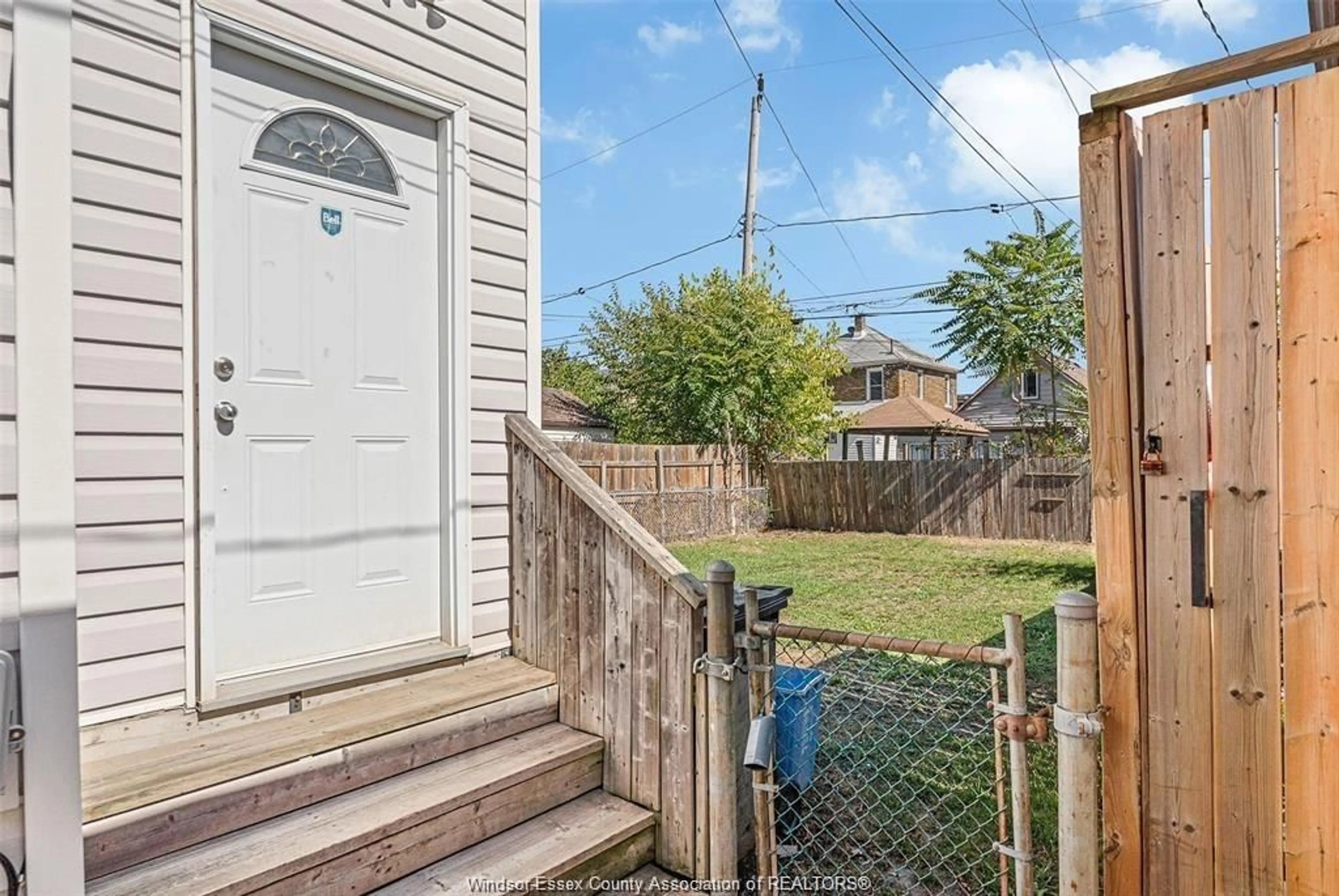 A pic from outside/outdoor area/front of a property/back of a property/a pic from drone, street for 842-844 ELLROSE Ave, Windsor Ontario N8Y 3W7