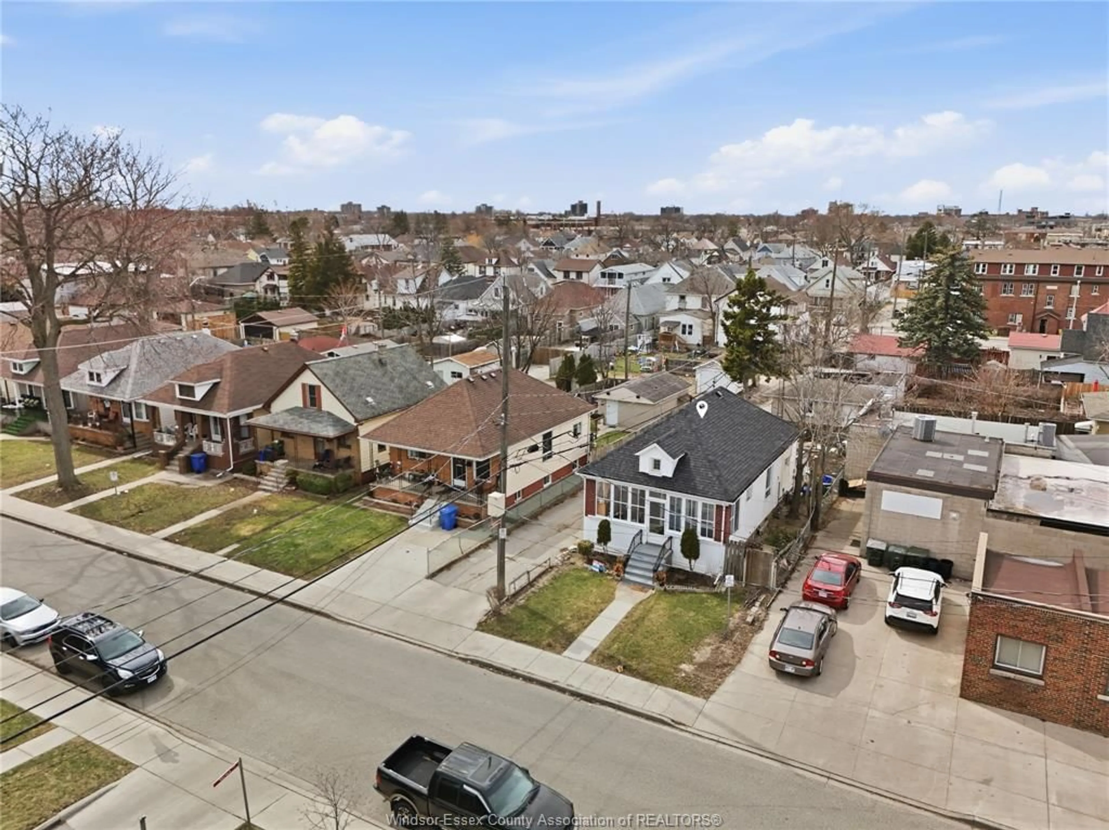A pic from outside/outdoor area/front of a property/back of a property/a pic from drone, street for 1023 HALL Ave, Windsor Ontario N9A 2M6