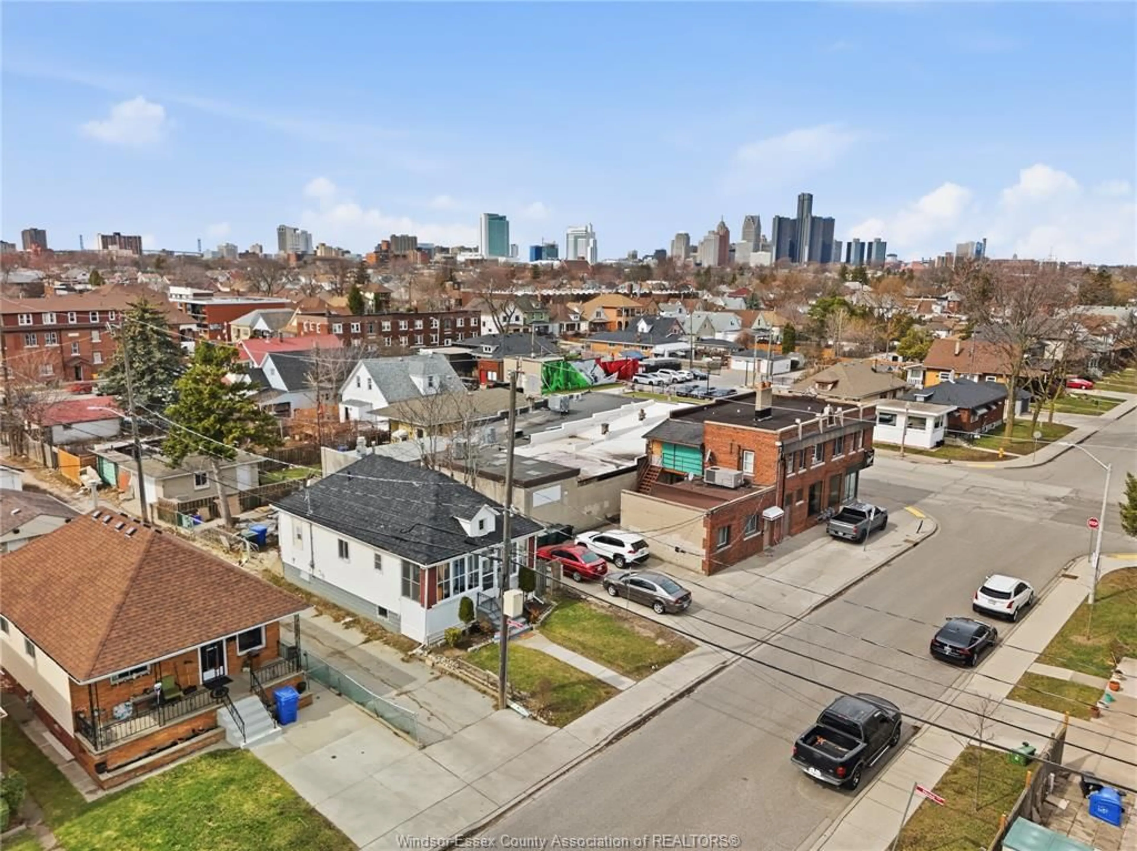 A pic from outside/outdoor area/front of a property/back of a property/a pic from drone, city buildings view from balcony for 1023 HALL Ave, Windsor Ontario N9A 2M6