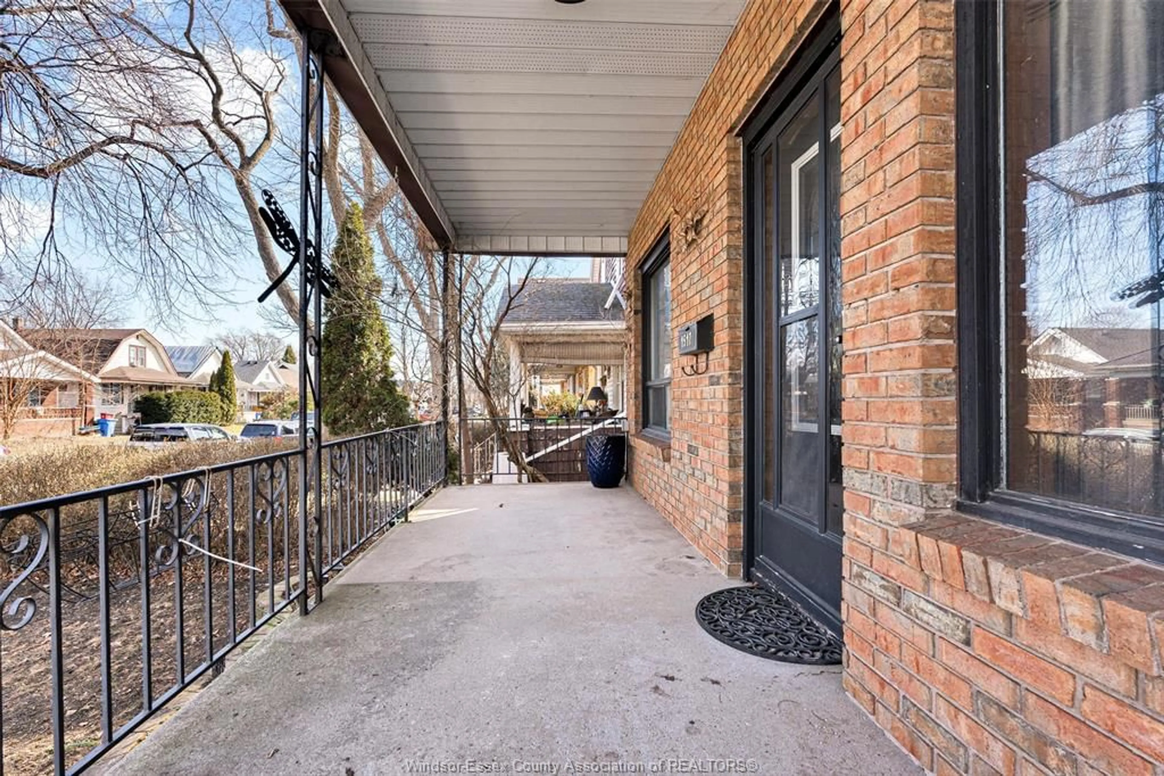 Patio, street for 1517 GLADSTONE Ave, Windsor Ontario N8X 1Z3