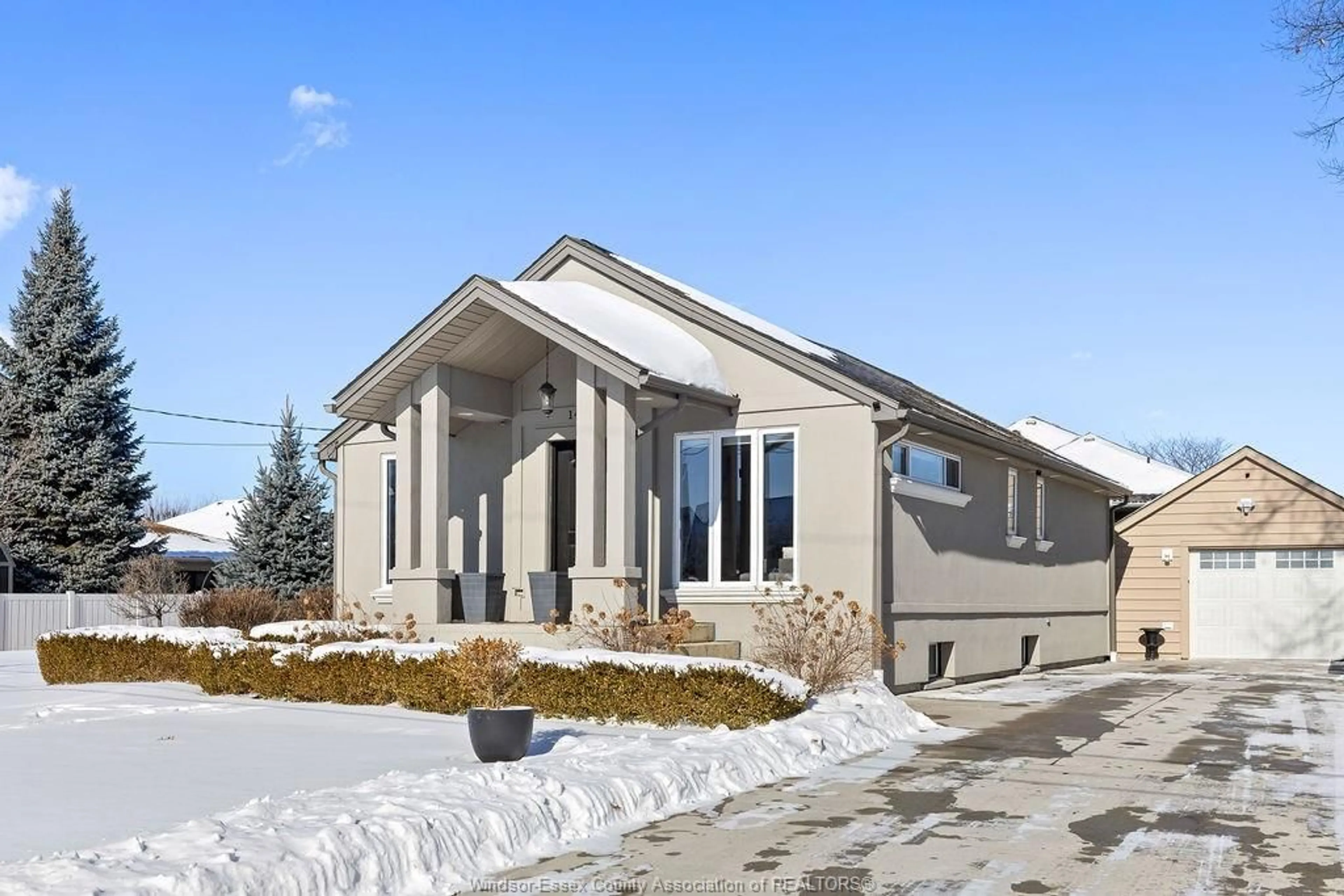 Home with vinyl exterior material, unknown for 1490 MORTON, LaSalle Ontario N9J 3S9