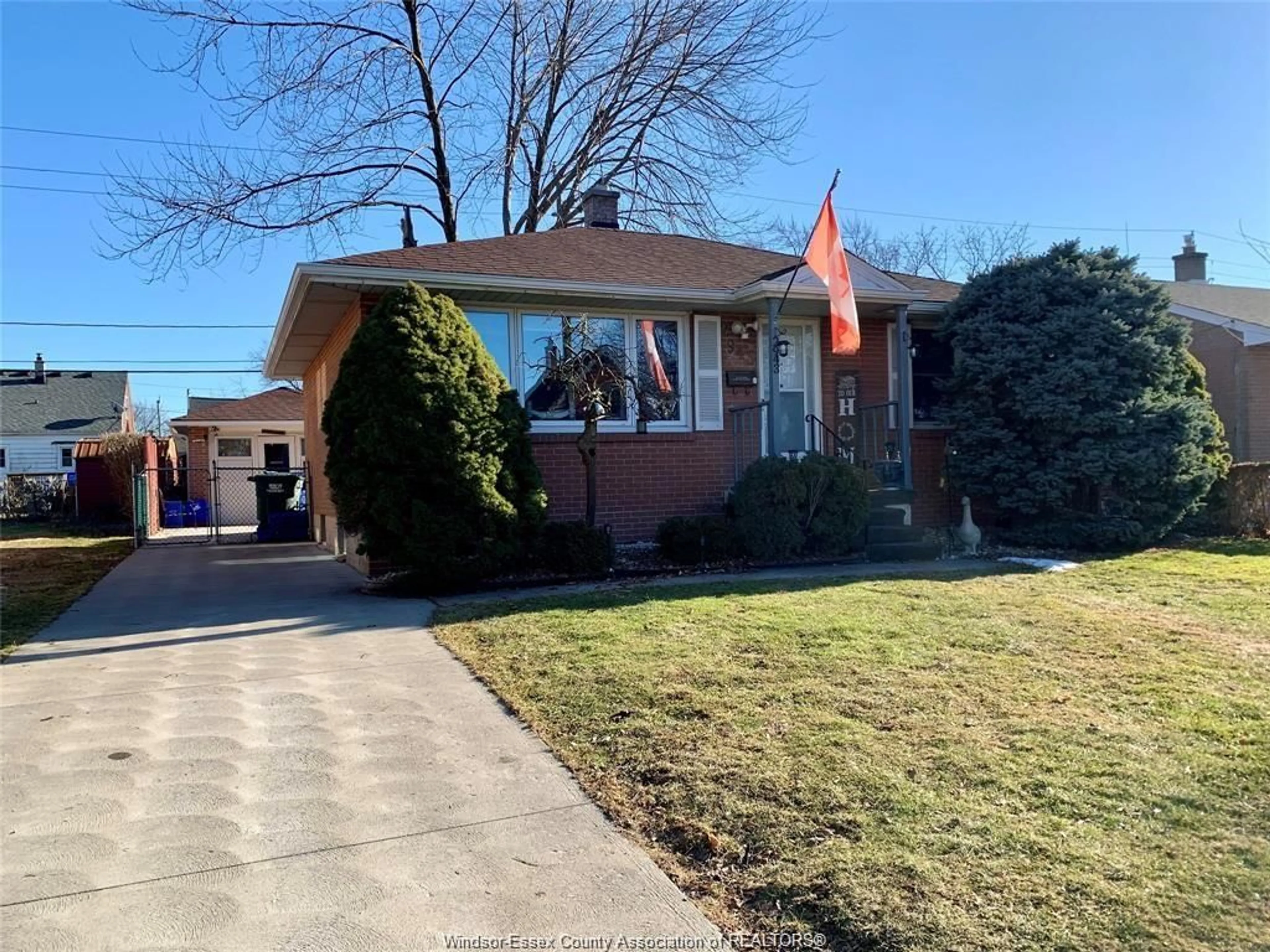 Home with brick exterior material, street for 2943 MANCHESTER Rd, Windsor Ontario N9C 1X5