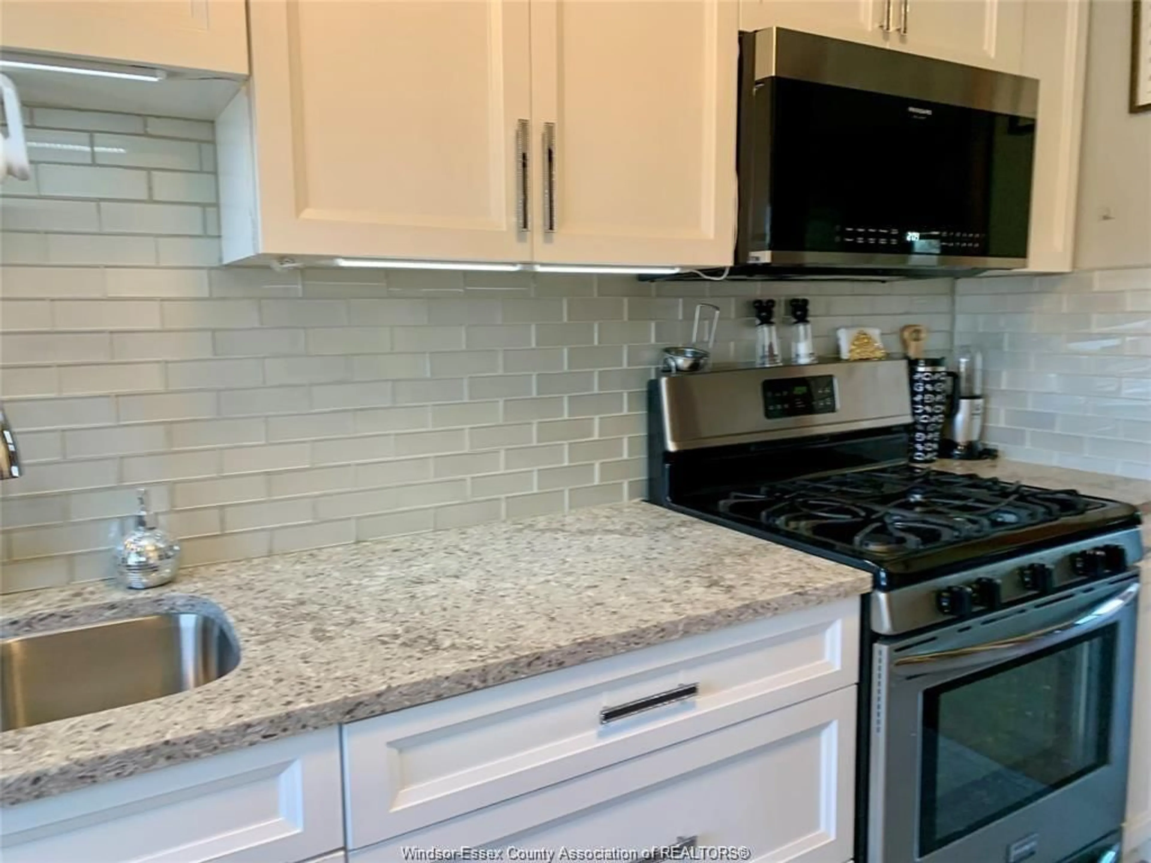 Unknown for 2943 MANCHESTER Rd, Windsor Ontario N9C 1X5