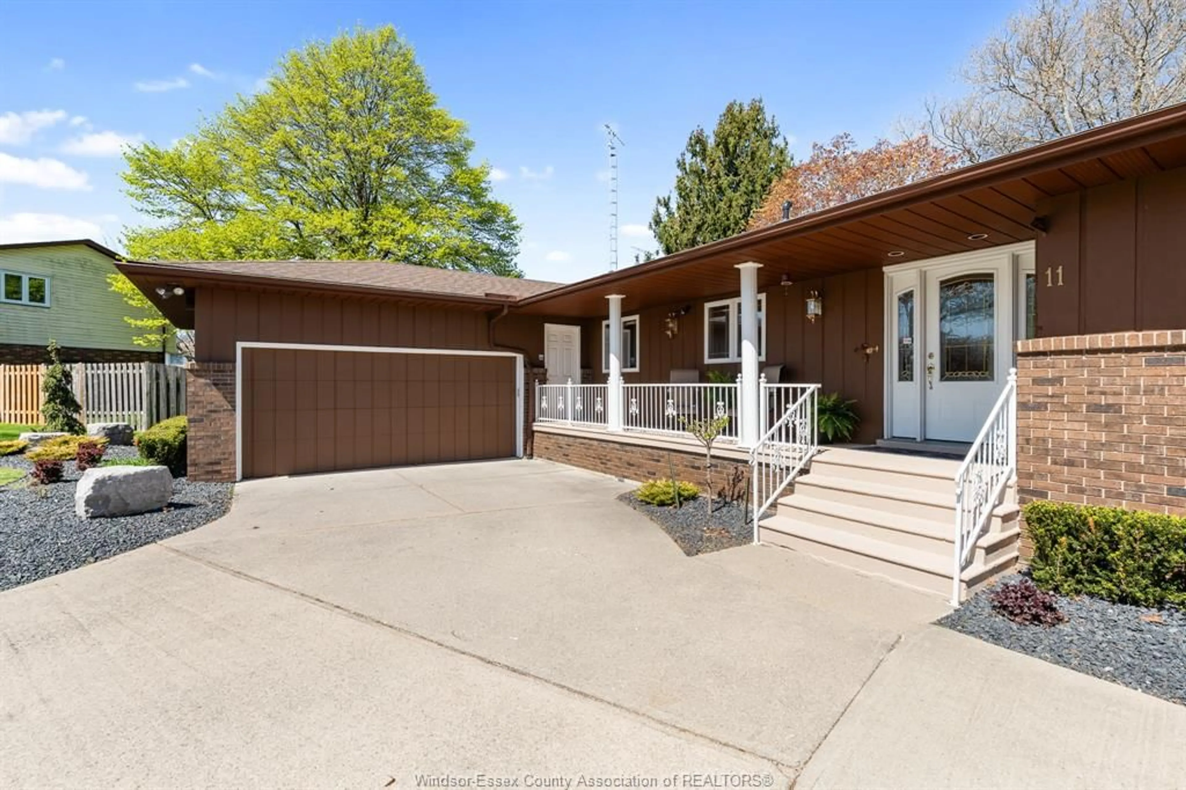 Unknown for 11 Crozier Cres, Leamington Ontario N8H 4M4