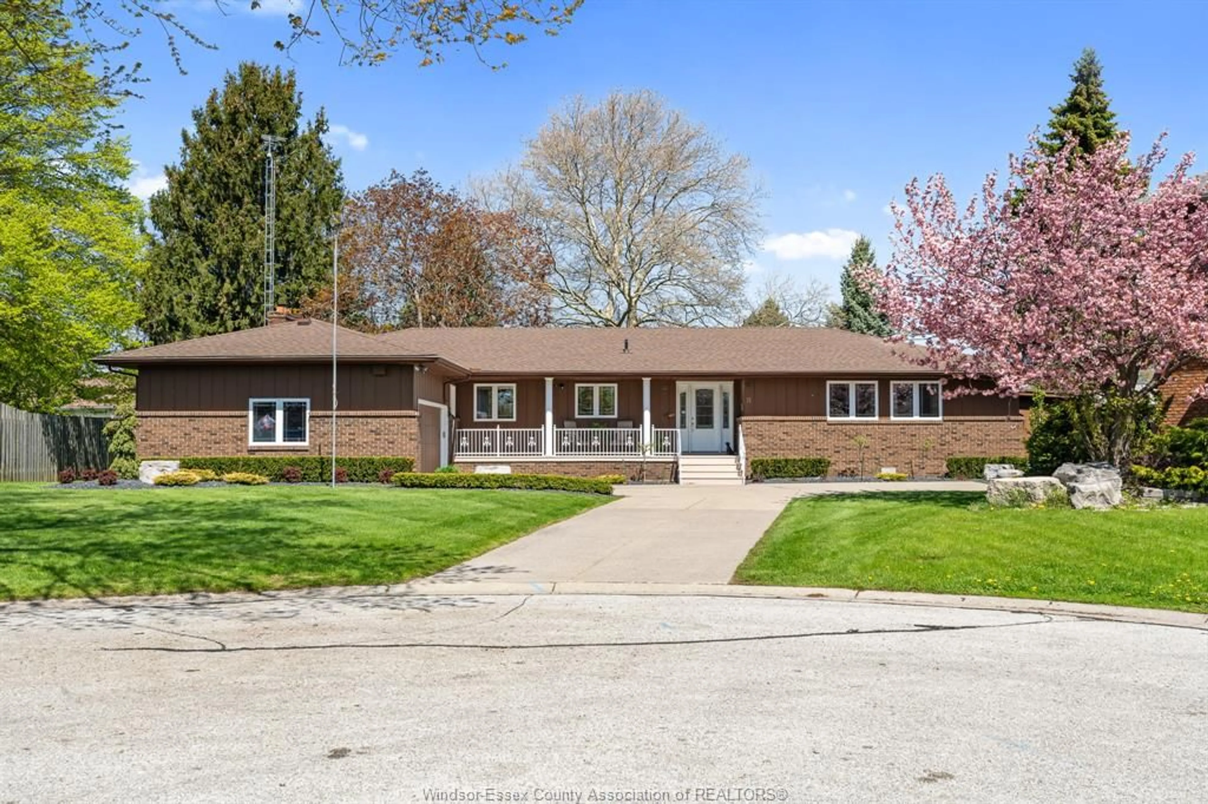 Unknown for 11 Crozier Cres, Leamington Ontario N8H 4M4