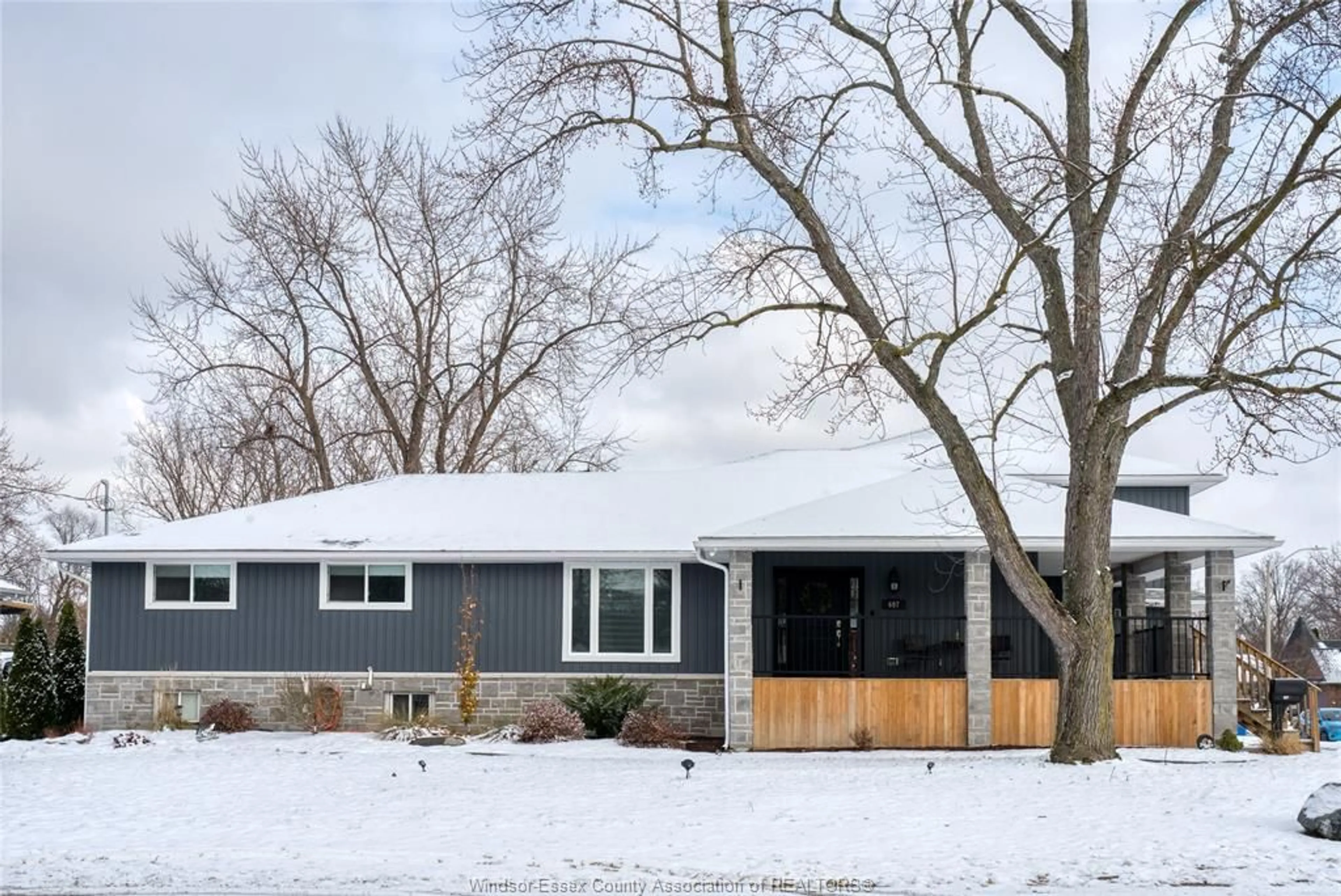 Home with vinyl exterior material, street for 607 REAUME Rd, LaSalle Ontario N9J 1B5