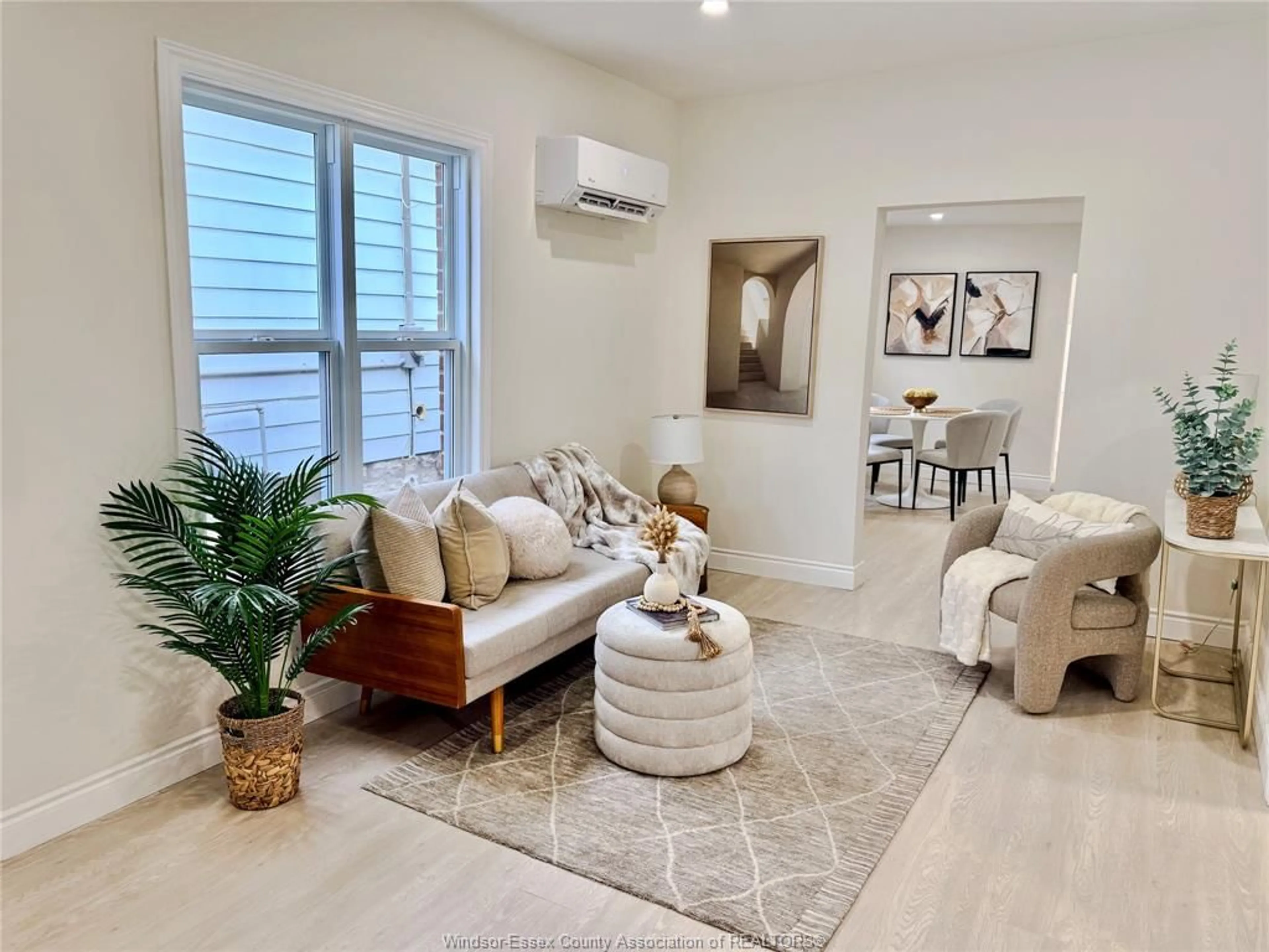 Living room with furniture, unknown for 1046 LILLIAN, Windsor Ontario N9A 1V7