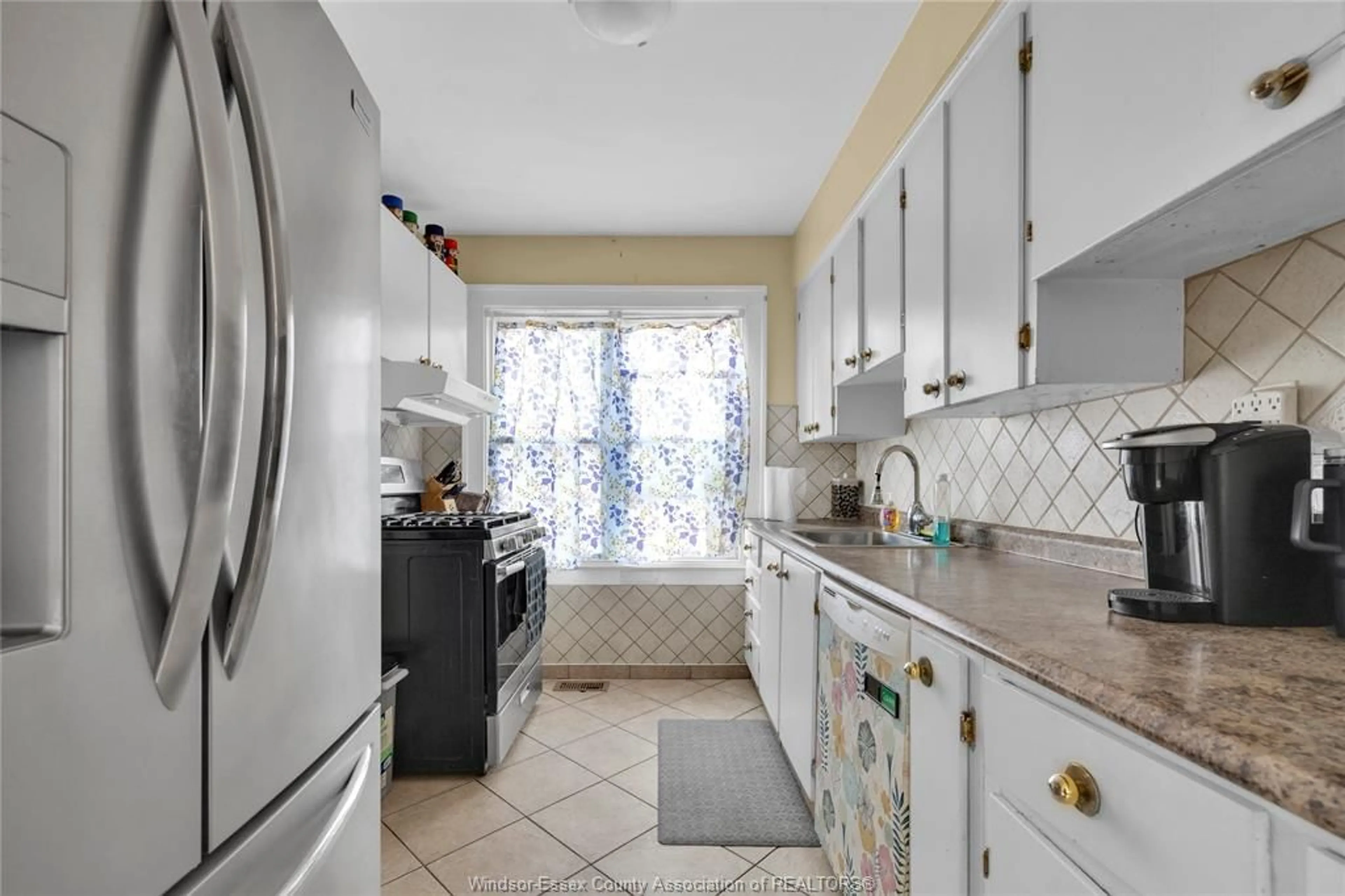 Standard kitchen, ceramic/tile floor for 2230 HALL, Windsor Ontario N8W 2L7