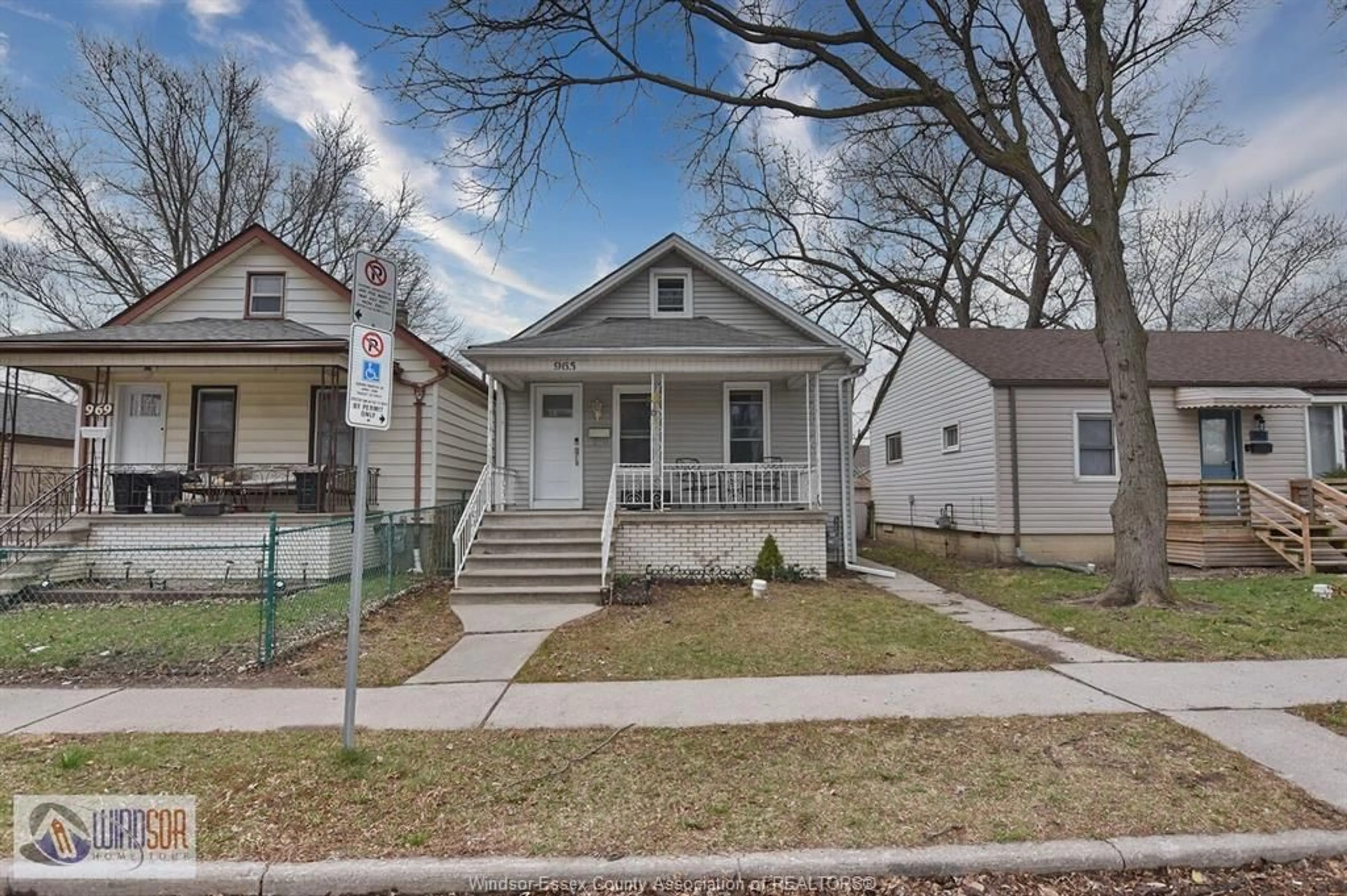 Home with vinyl exterior material, street for 965 BRIDGE, Windsor Ontario N9B 2M9