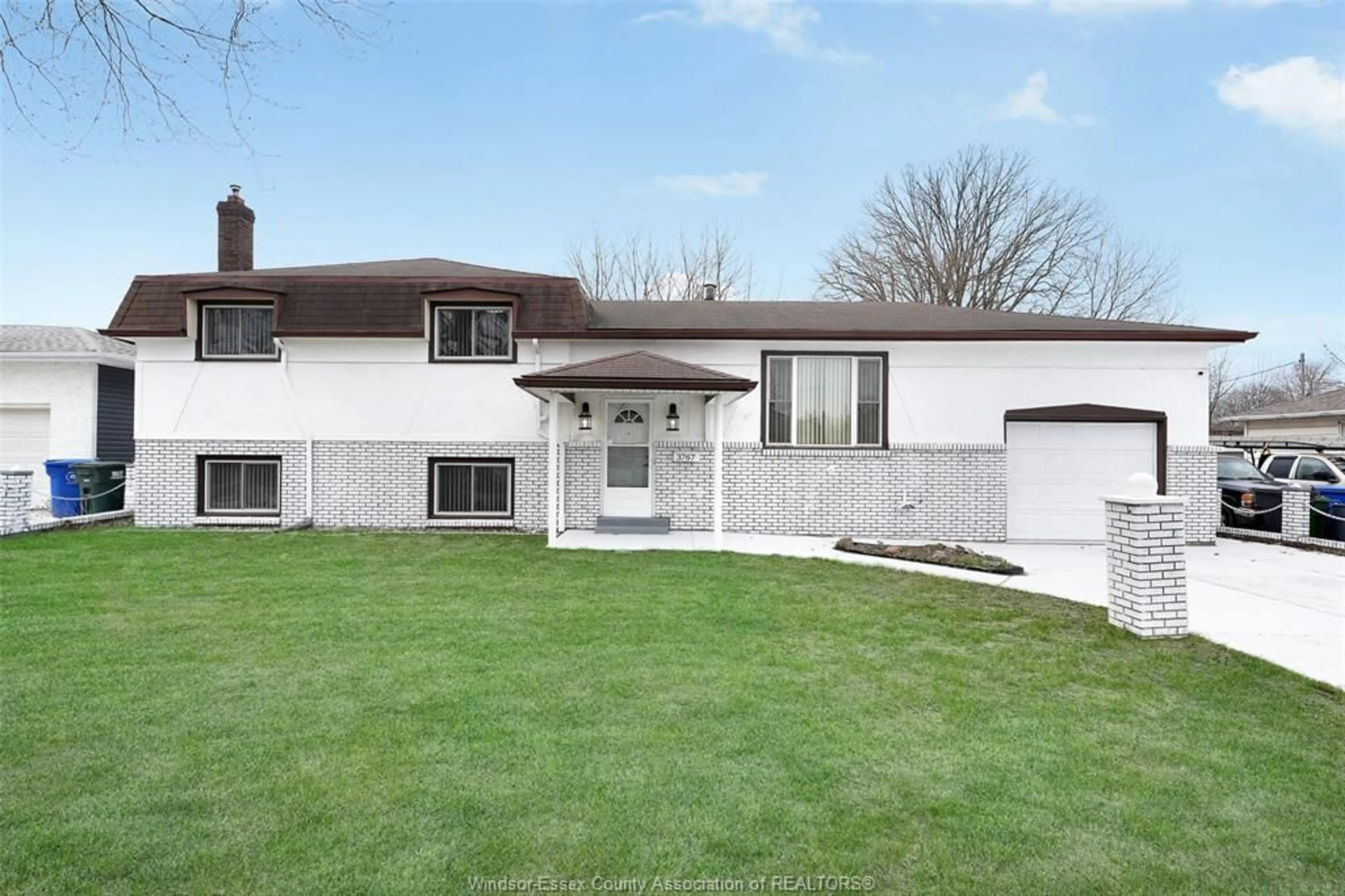 Home with vinyl exterior material, street for 3767 TURNER, Windsor Ontario N8W 3N2