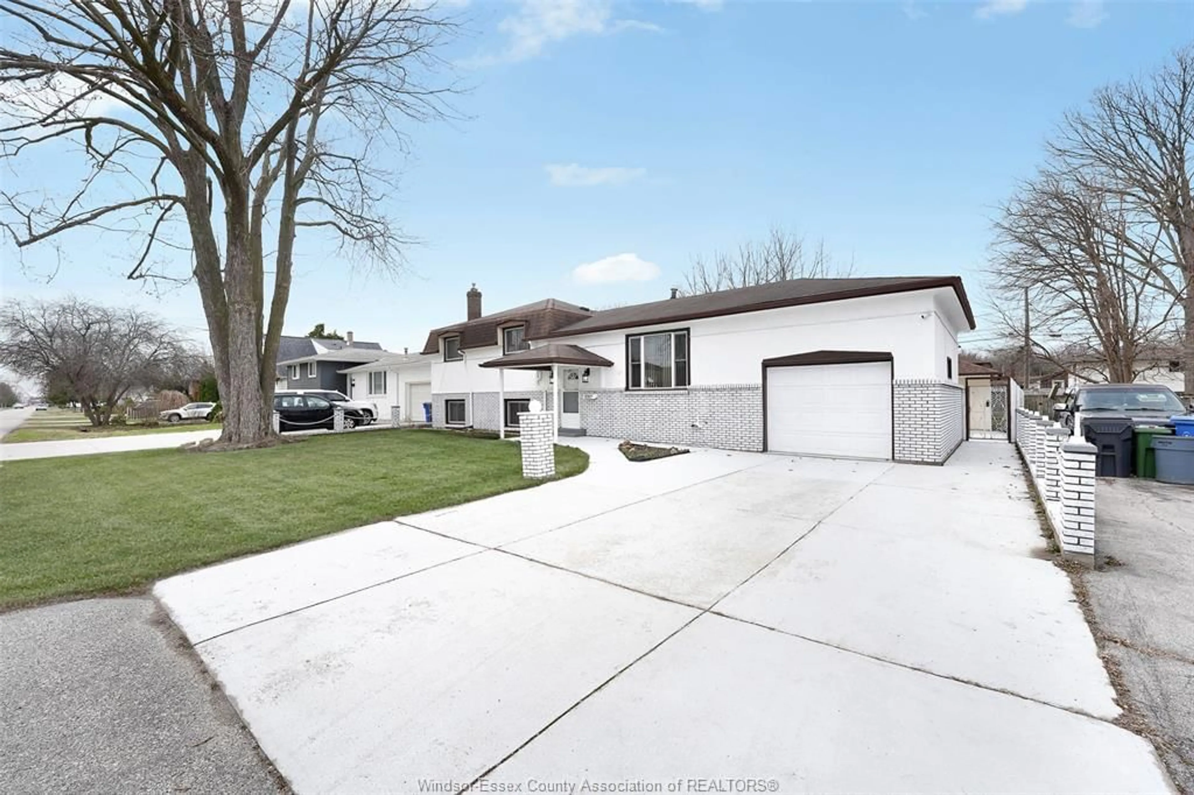 Home with vinyl exterior material, street for 3767 TURNER, Windsor Ontario N8W 3N2