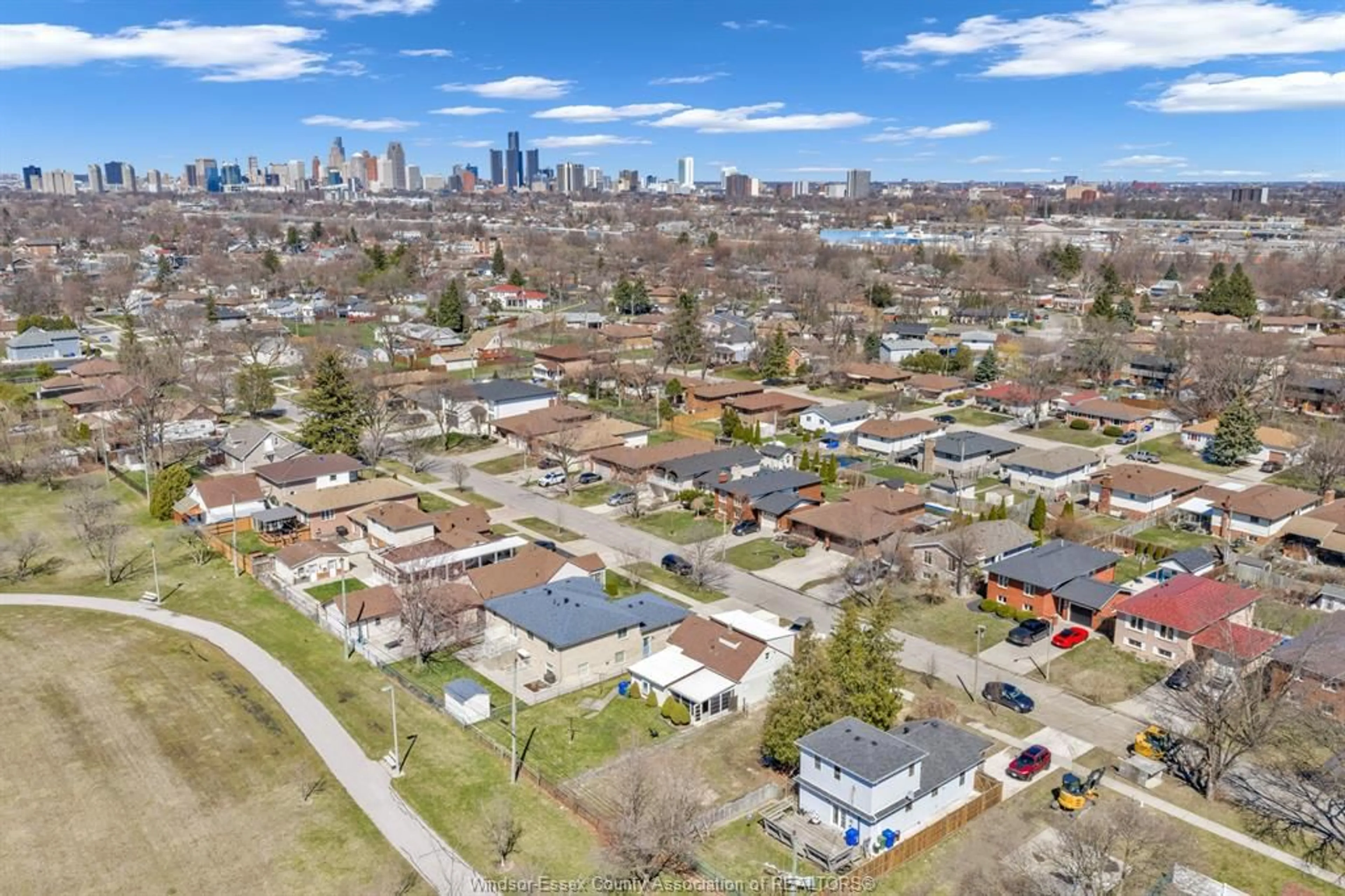 A pic from outside/outdoor area/front of a property/back of a property/a pic from drone, street for V/L MARK Ave, Windsor Ontario N9B 3G5