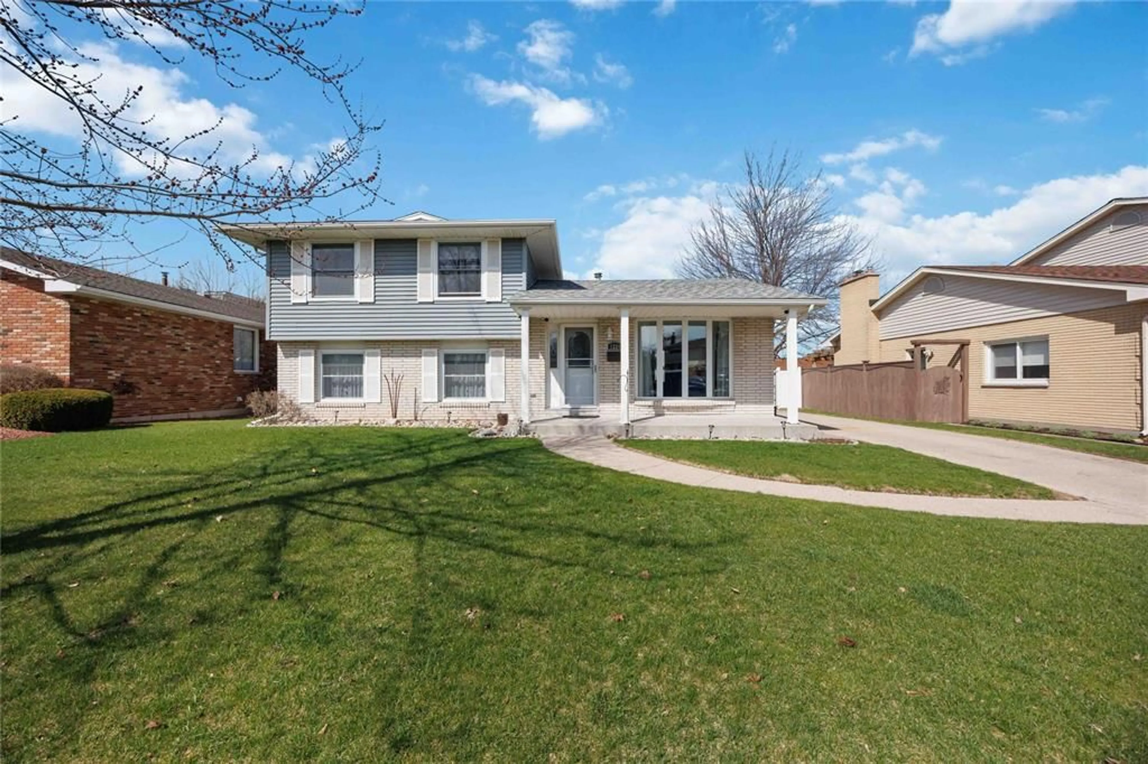 Home with vinyl exterior material, street for 1224 ARLINGTON Ave, Sarnia Ontario N7S 3T8