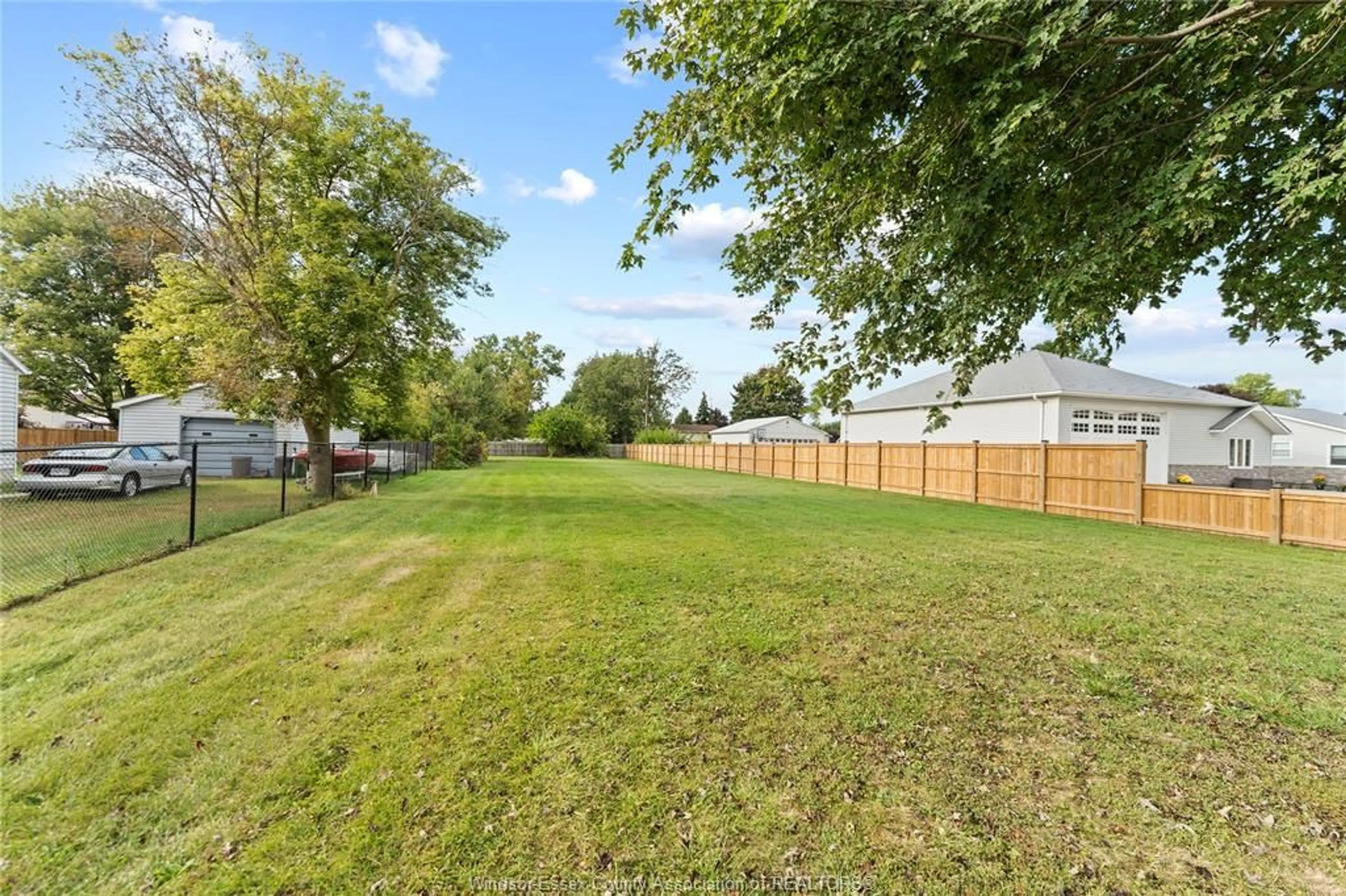 Patio, unknown for 333 Victoria St, Essex Ontario N8M 1N6