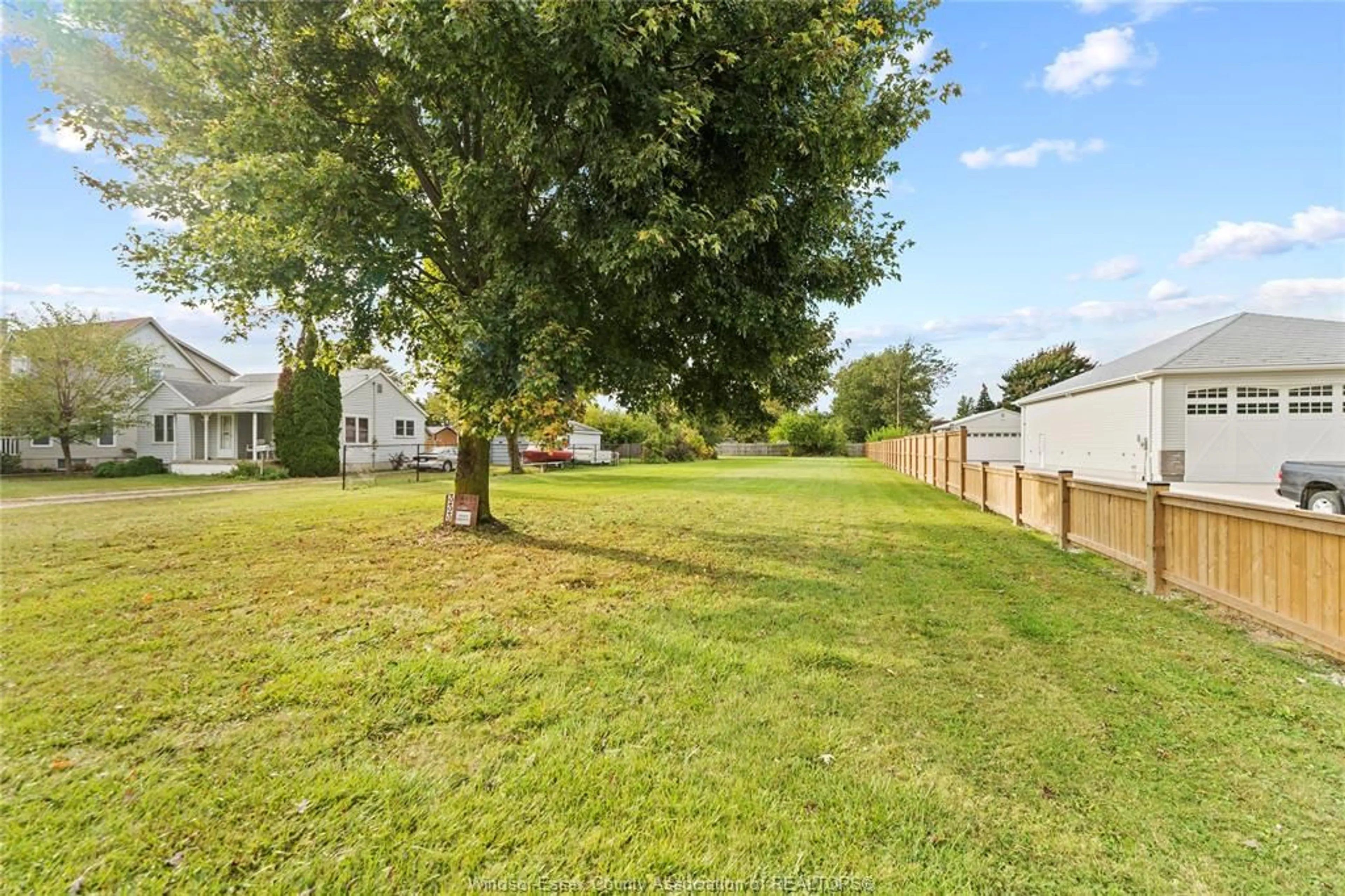 A pic from outside/outdoor area/front of a property/back of a property/a pic from drone, water/lake/river/ocean view for 333 Victoria St, Essex Ontario N8M 1N6