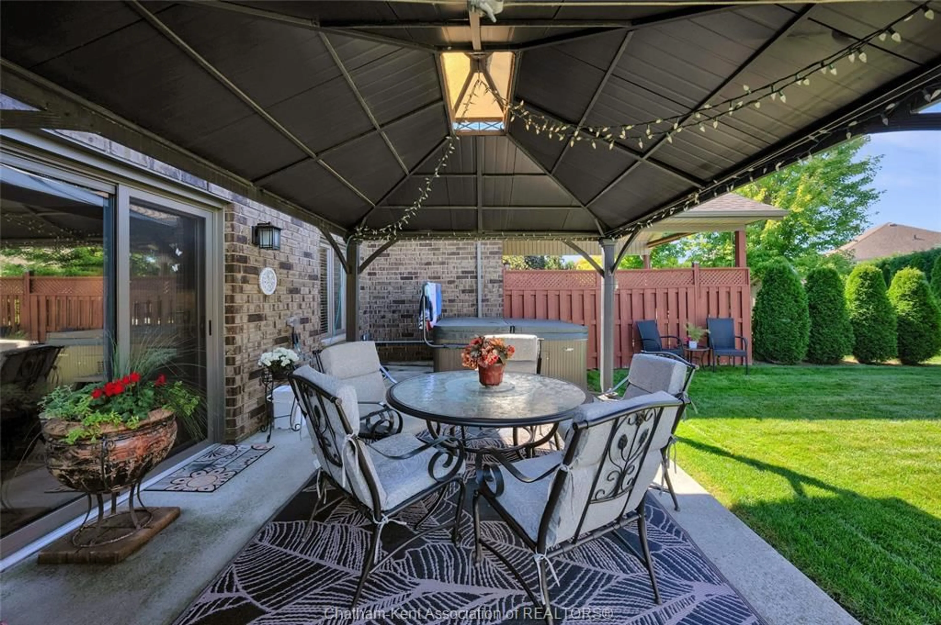 Patio, street for 53 Veranda Crt, Chatham Ontario N7L 0B4