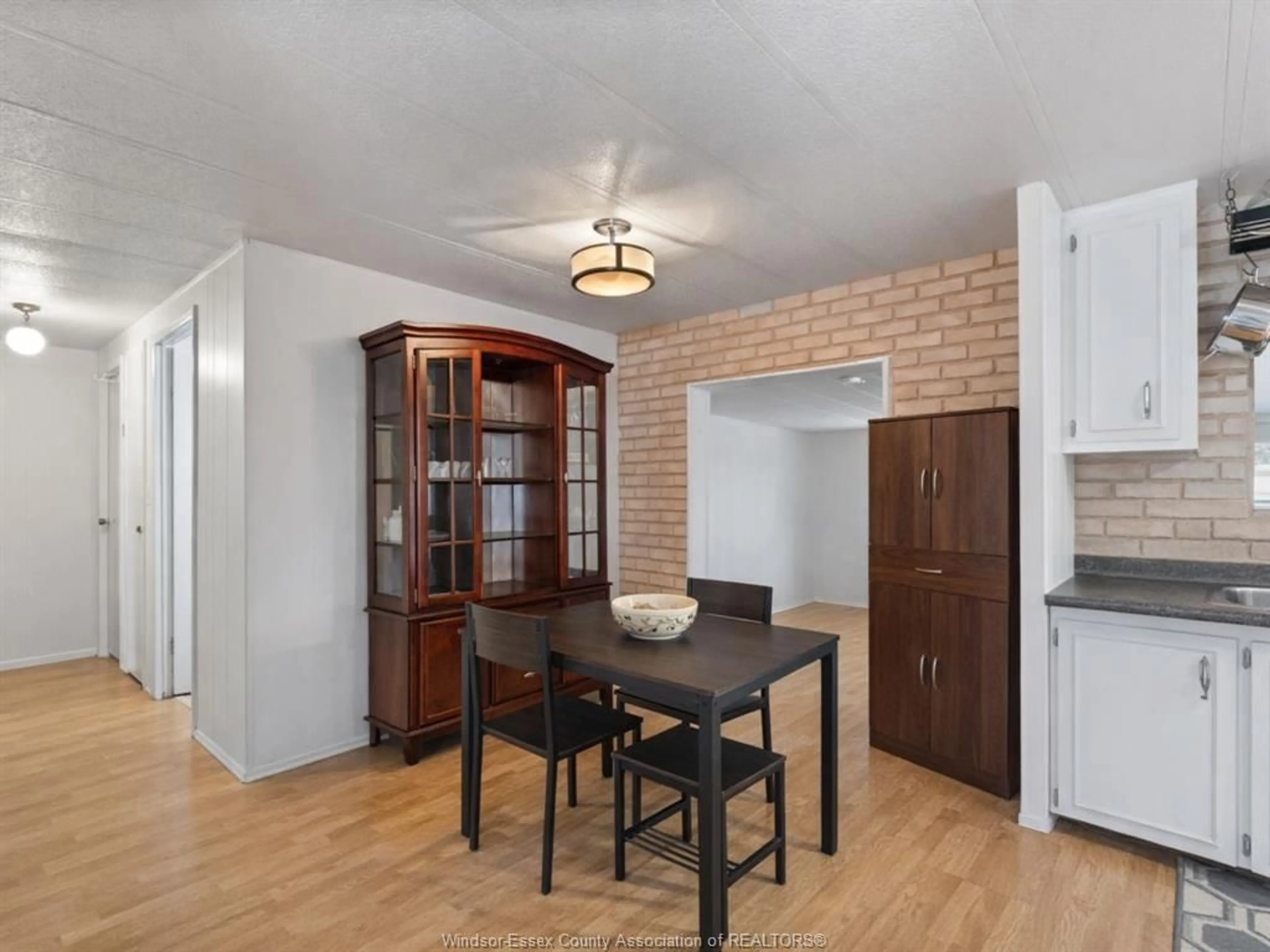 Dining room, wood/laminate floor for 48 MALDEN HILL, Amherstburg Ontario N9V 3E1