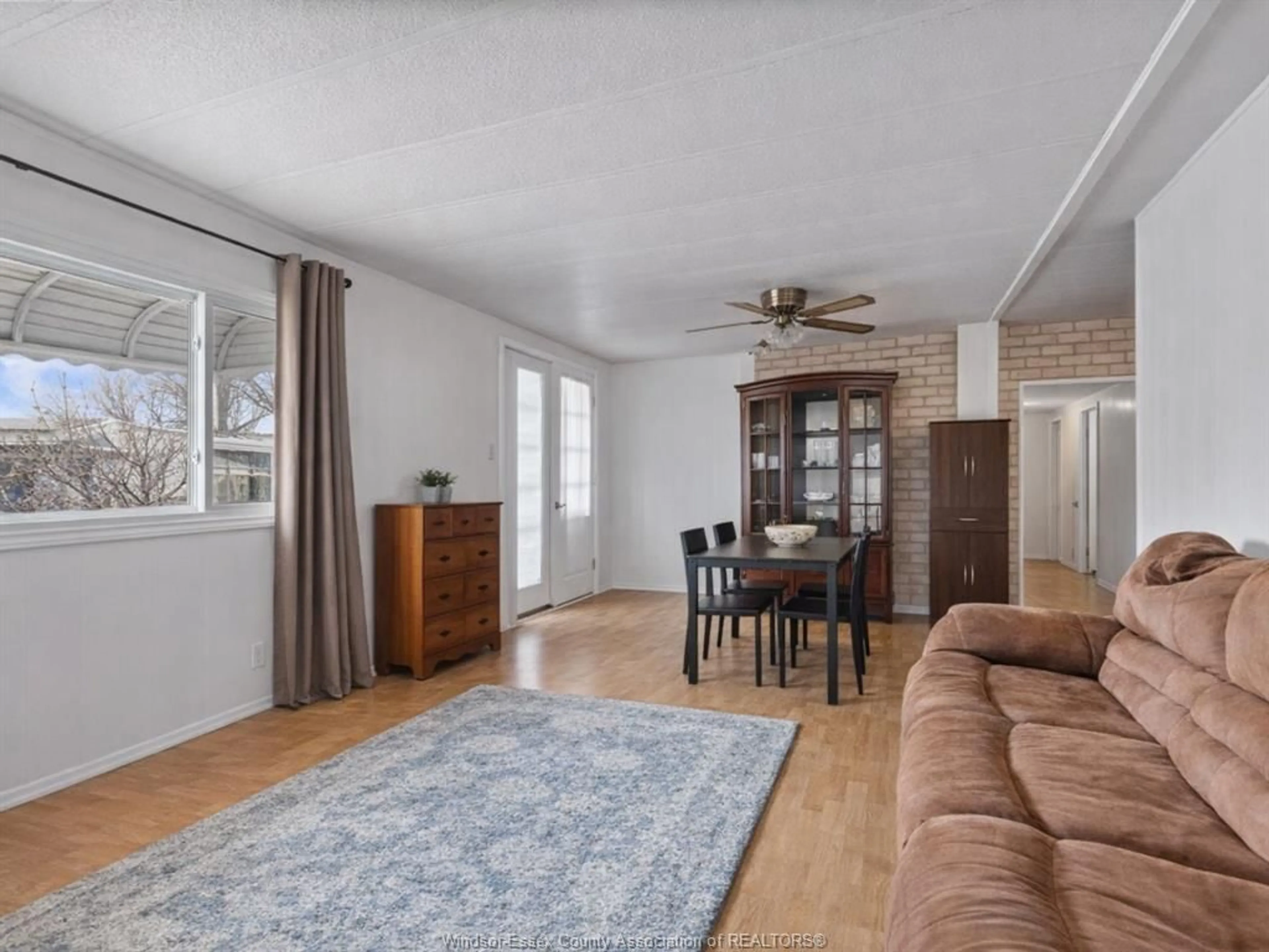 Living room with furniture, wood/laminate floor for 48 MALDEN HILL, Amherstburg Ontario N9V 3E1