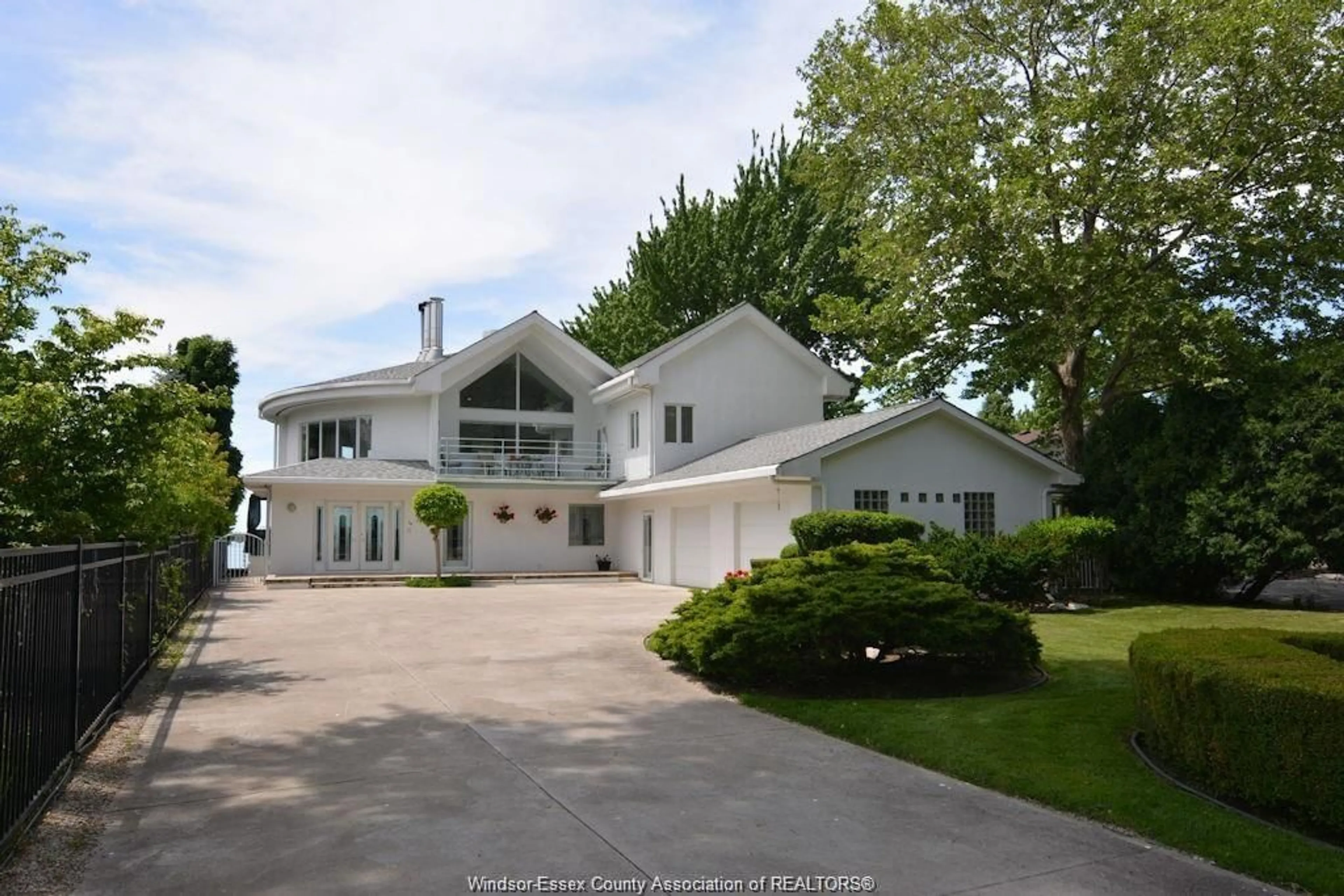 A pic from outside/outdoor area/front of a property/back of a property/a pic from drone, street for 34 LAIRD, Amherstburg Ontario N9V 1X5