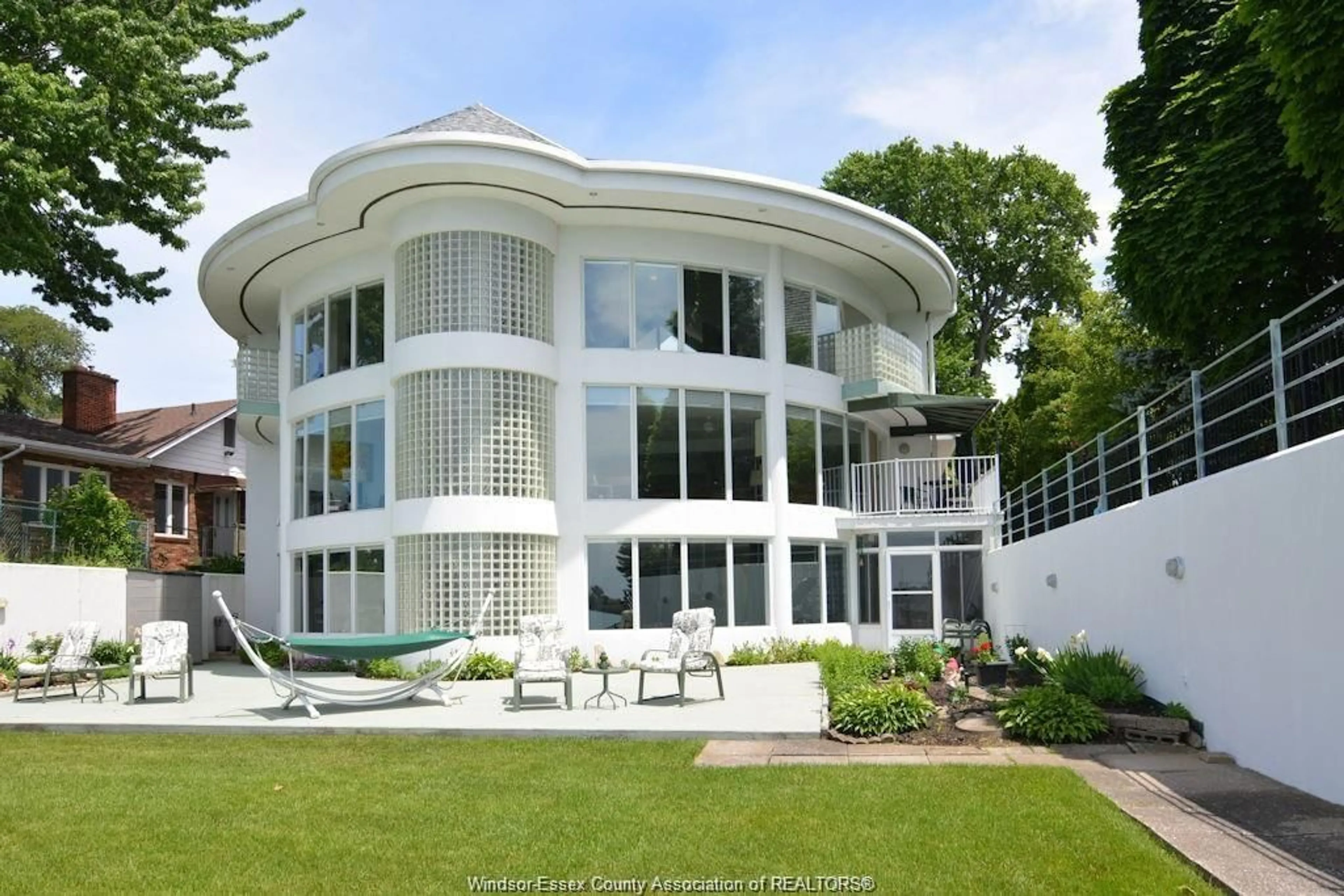 Home with vinyl exterior material, building for 34 LAIRD, Amherstburg Ontario N9V 1X5