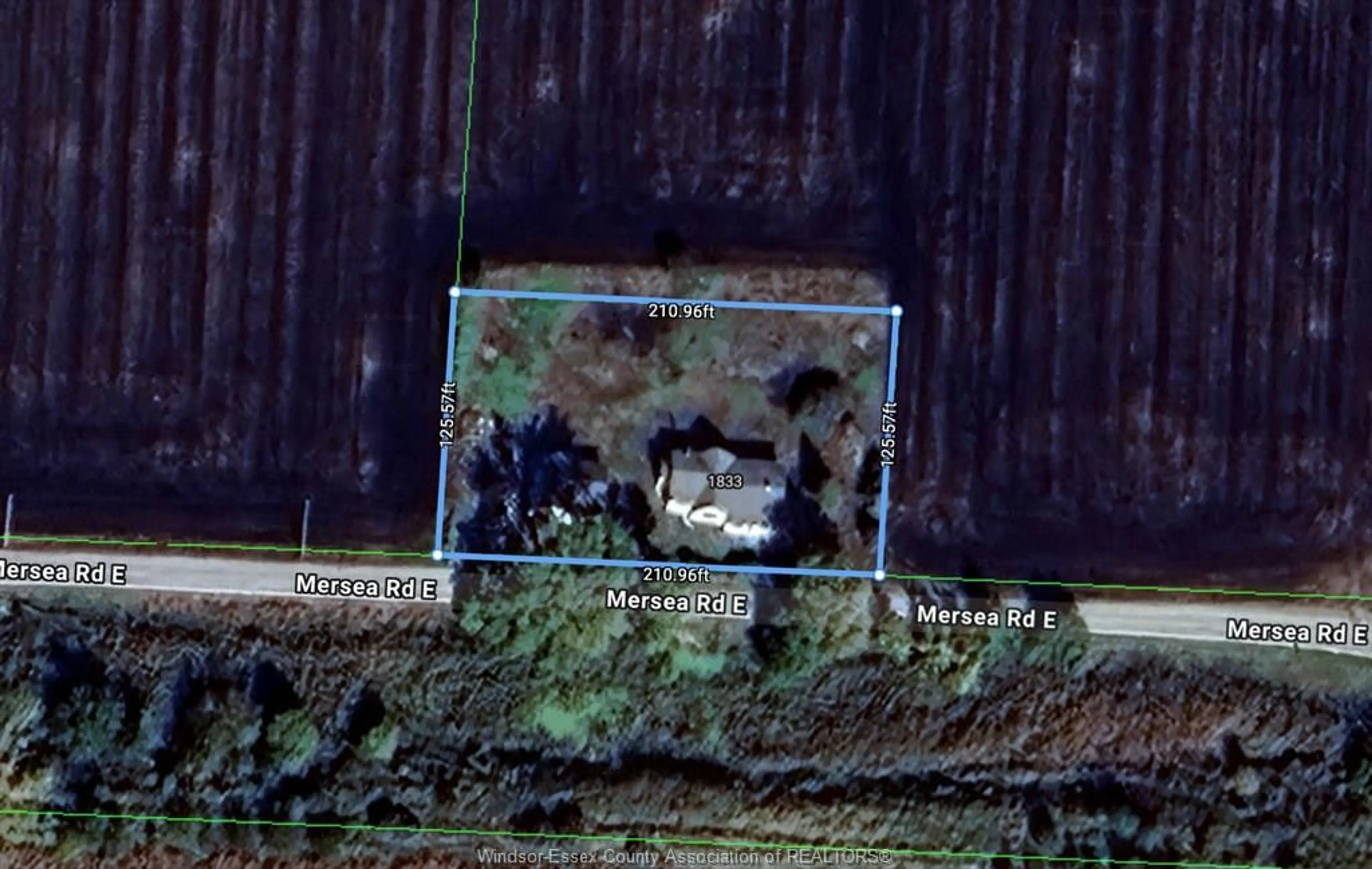 A pic from outside/outdoor area/front of a property/back of a property/a pic from drone, building for 1833 Mersea Rd, Leamington Ontario N8H 3V4