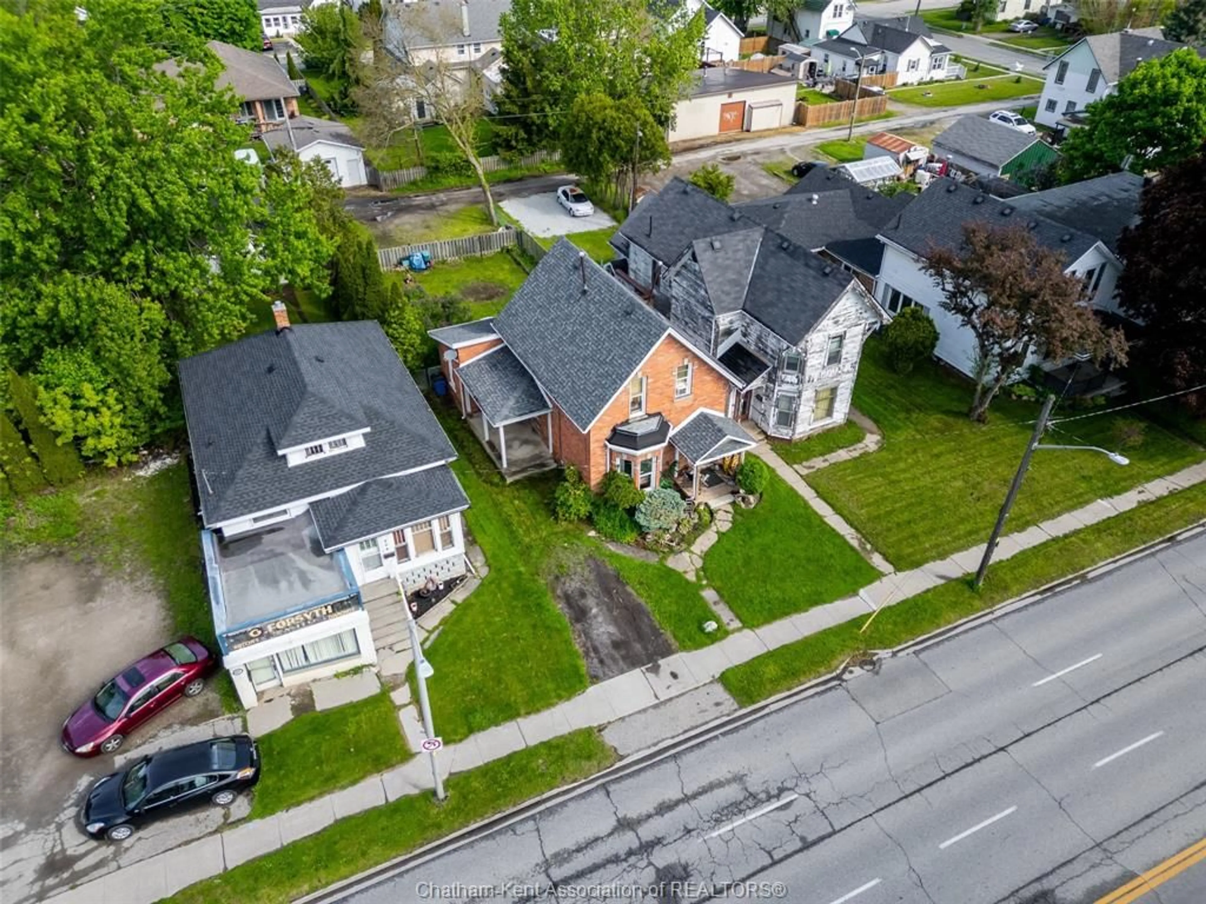 A pic from outside/outdoor area/front of a property/back of a property/a pic from drone, street for 215 Grand Ave, Chatham Ontario N7L 1W3