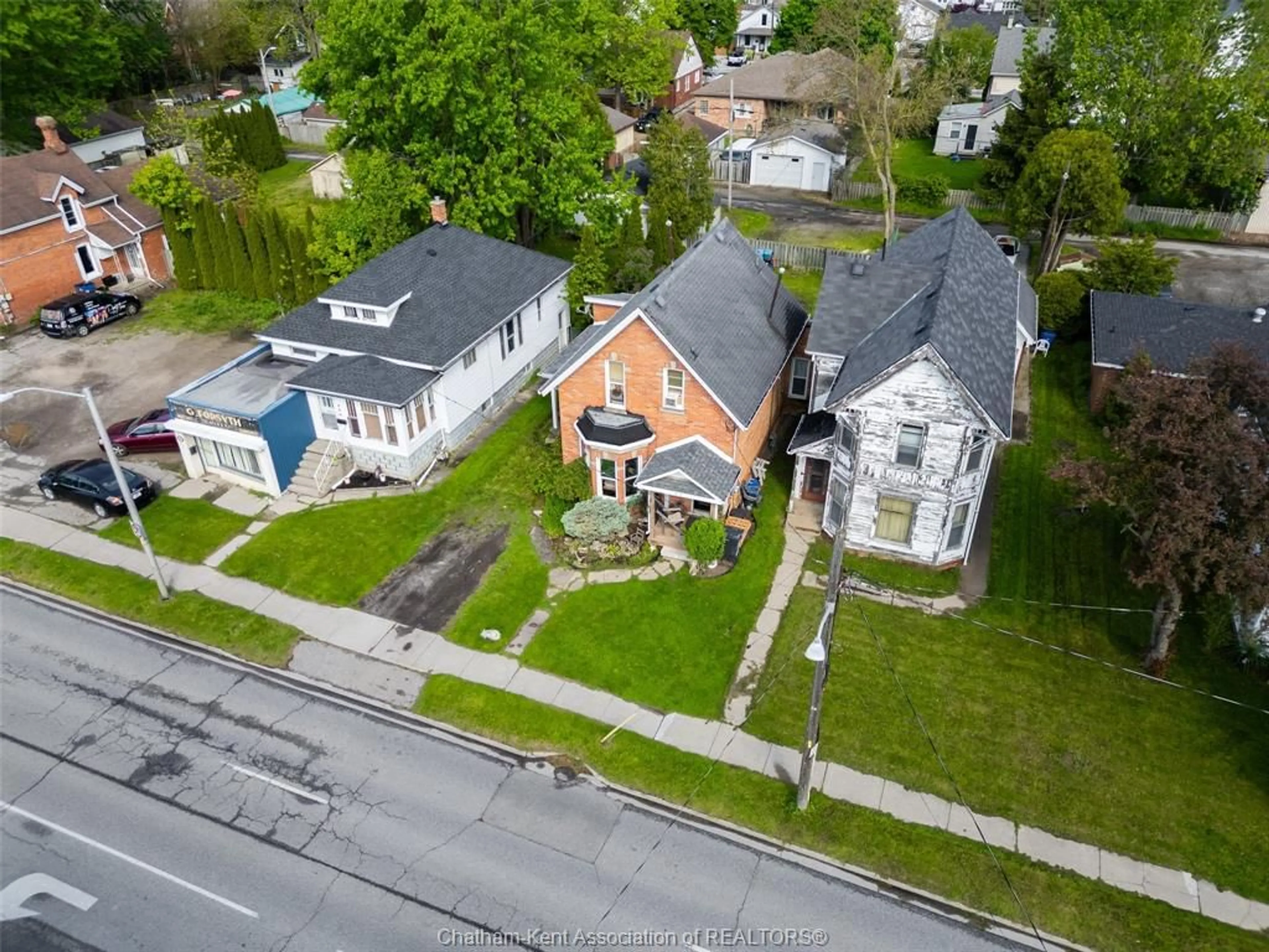 A pic from outside/outdoor area/front of a property/back of a property/a pic from drone, street for 215 Grand Ave, Chatham Ontario N7L 1W3
