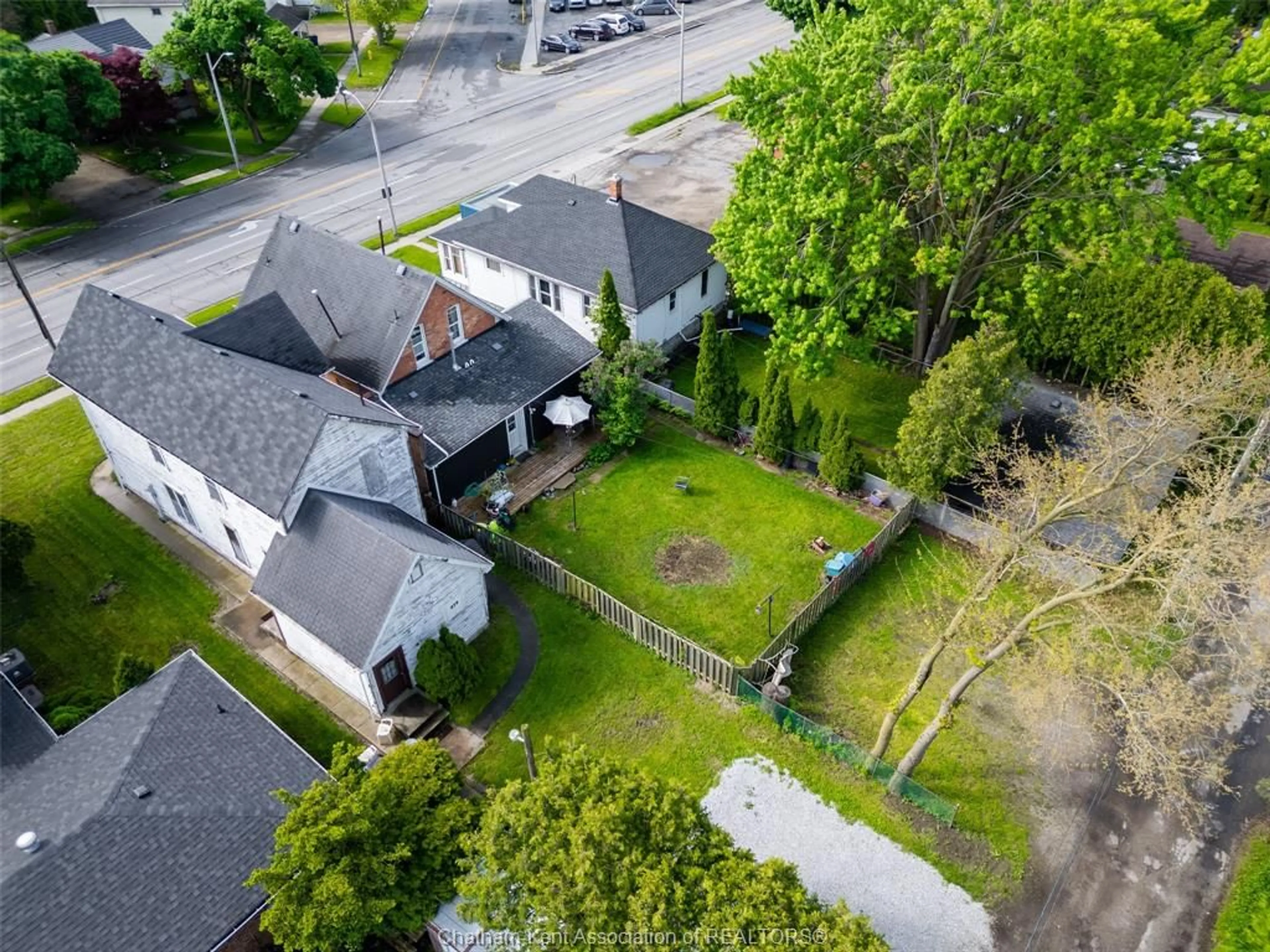 A pic from outside/outdoor area/front of a property/back of a property/a pic from drone, street for 215 Grand Ave, Chatham Ontario N7L 1W3