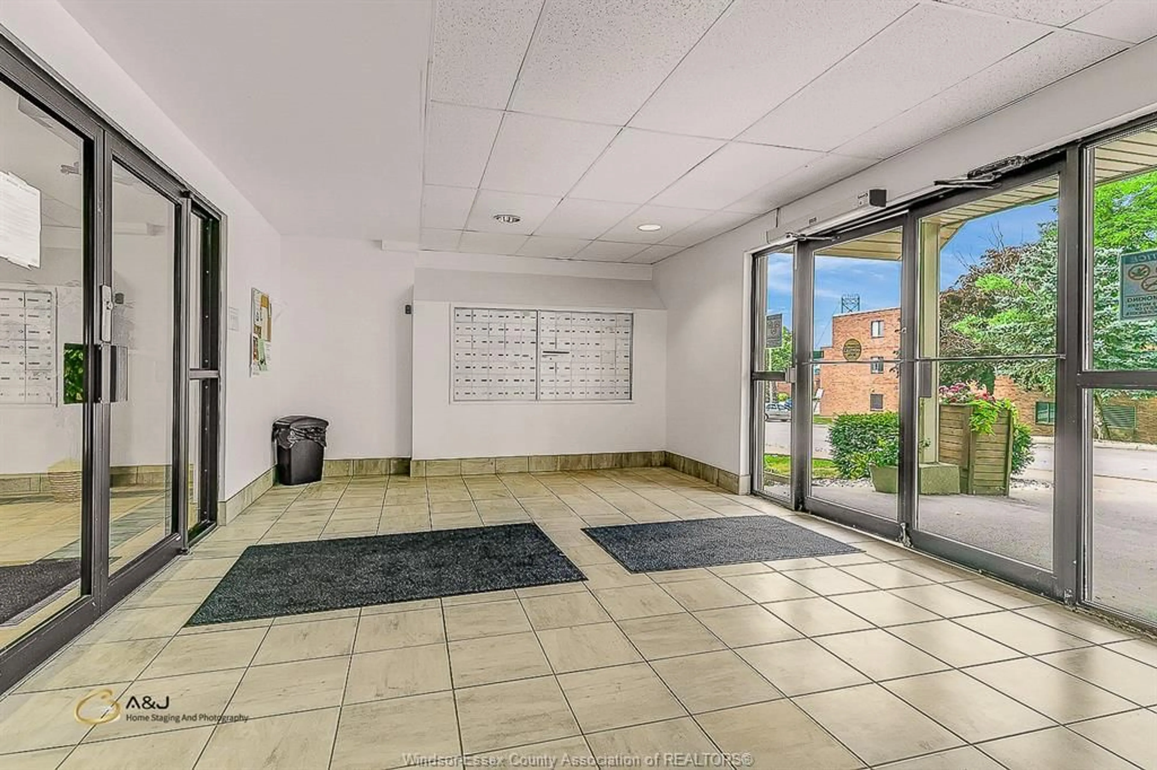 Indoor foyer for 3000 SANDWICH #203, Windsor Ontario N9C 4C3