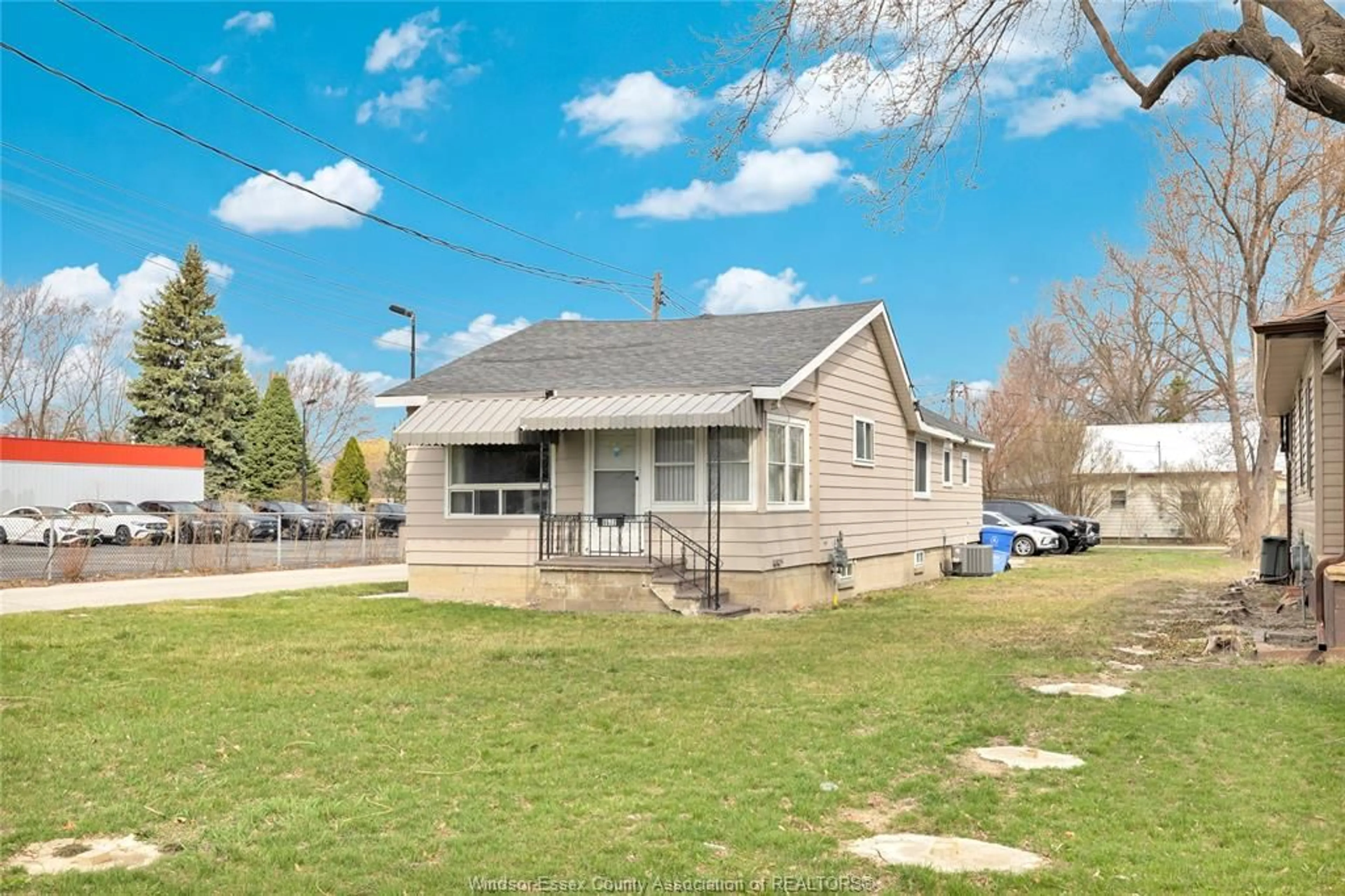 A pic from outside/outdoor area/front of a property/back of a property/a pic from drone, street for 9572 TECUMSEH Rd, Windsor Ontario N8R 1A2