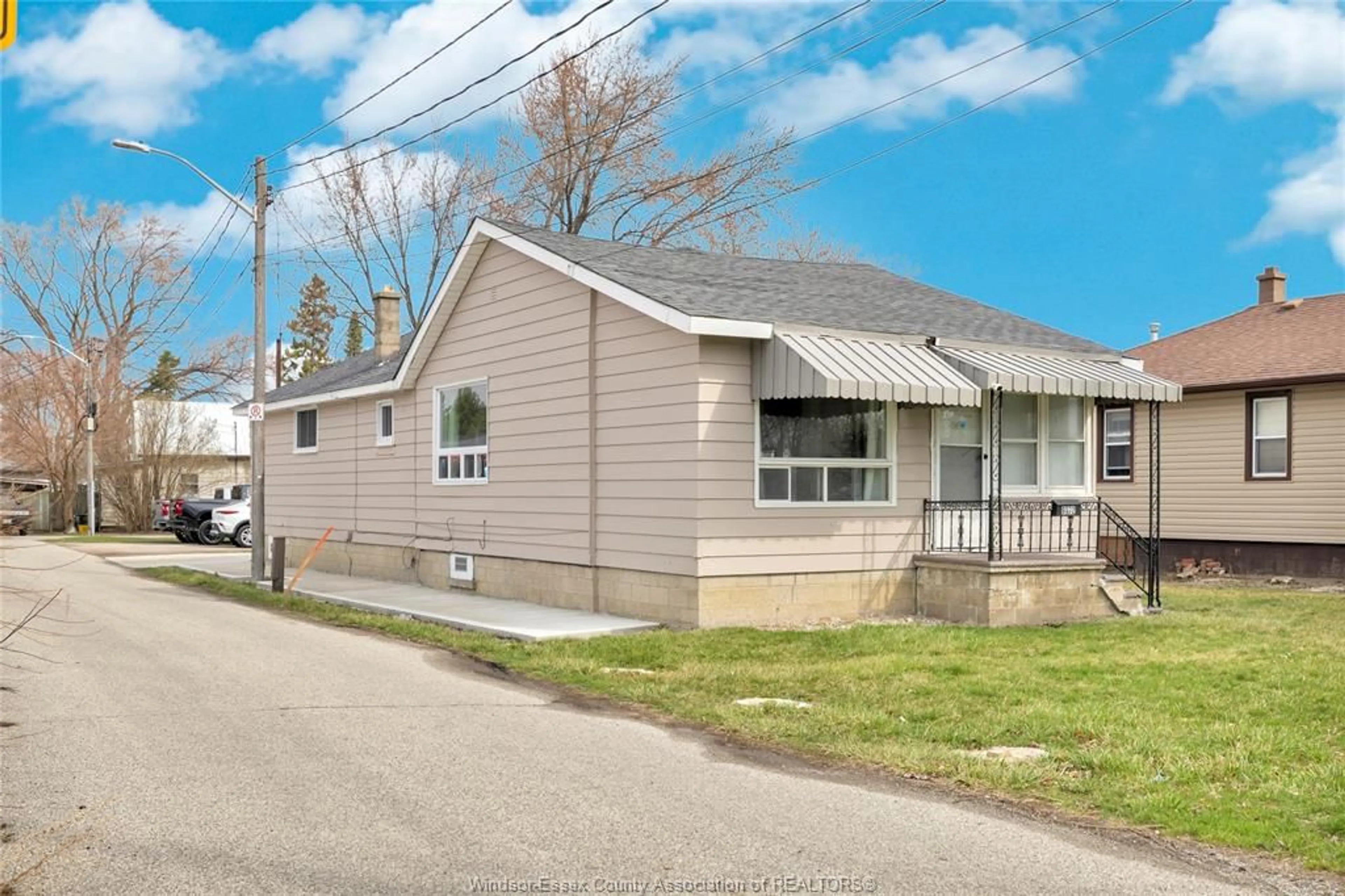 Home with vinyl exterior material, street for 9572 TECUMSEH Rd, Windsor Ontario N8R 1A2