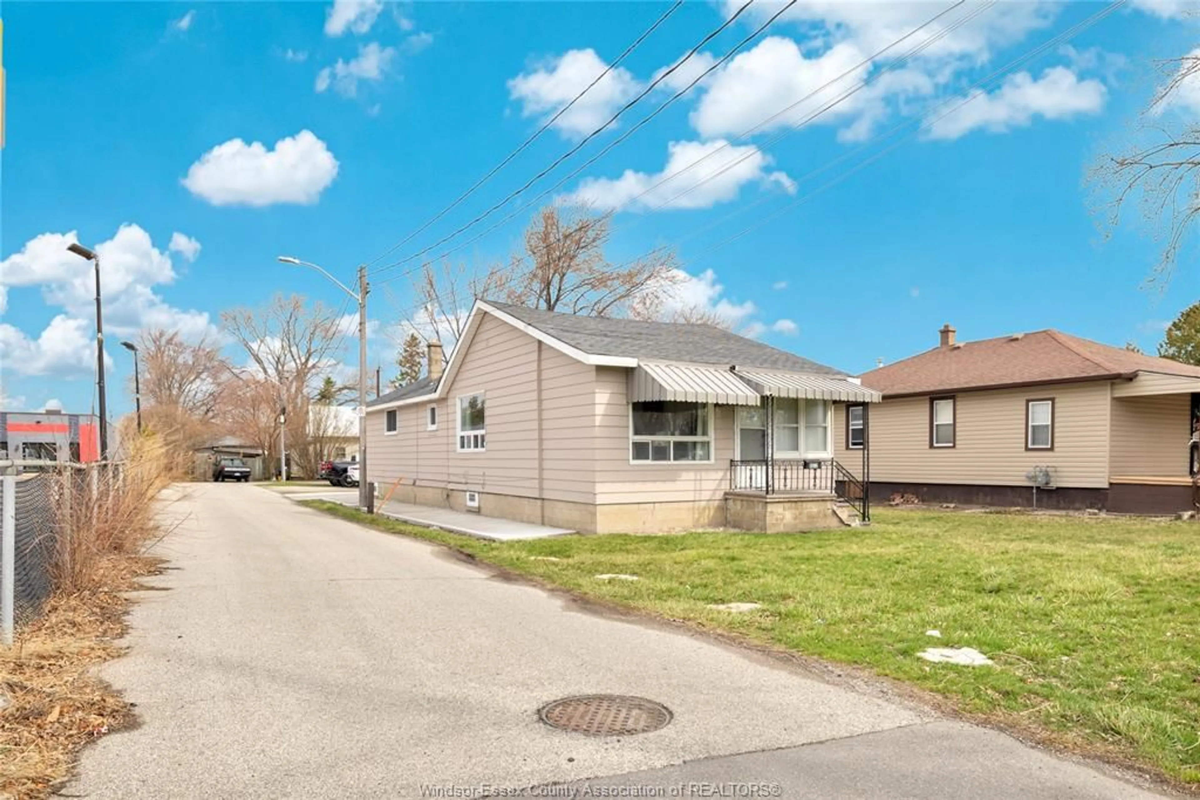 Unknown for 9572 TECUMSEH Rd, Windsor Ontario N8R 1A2