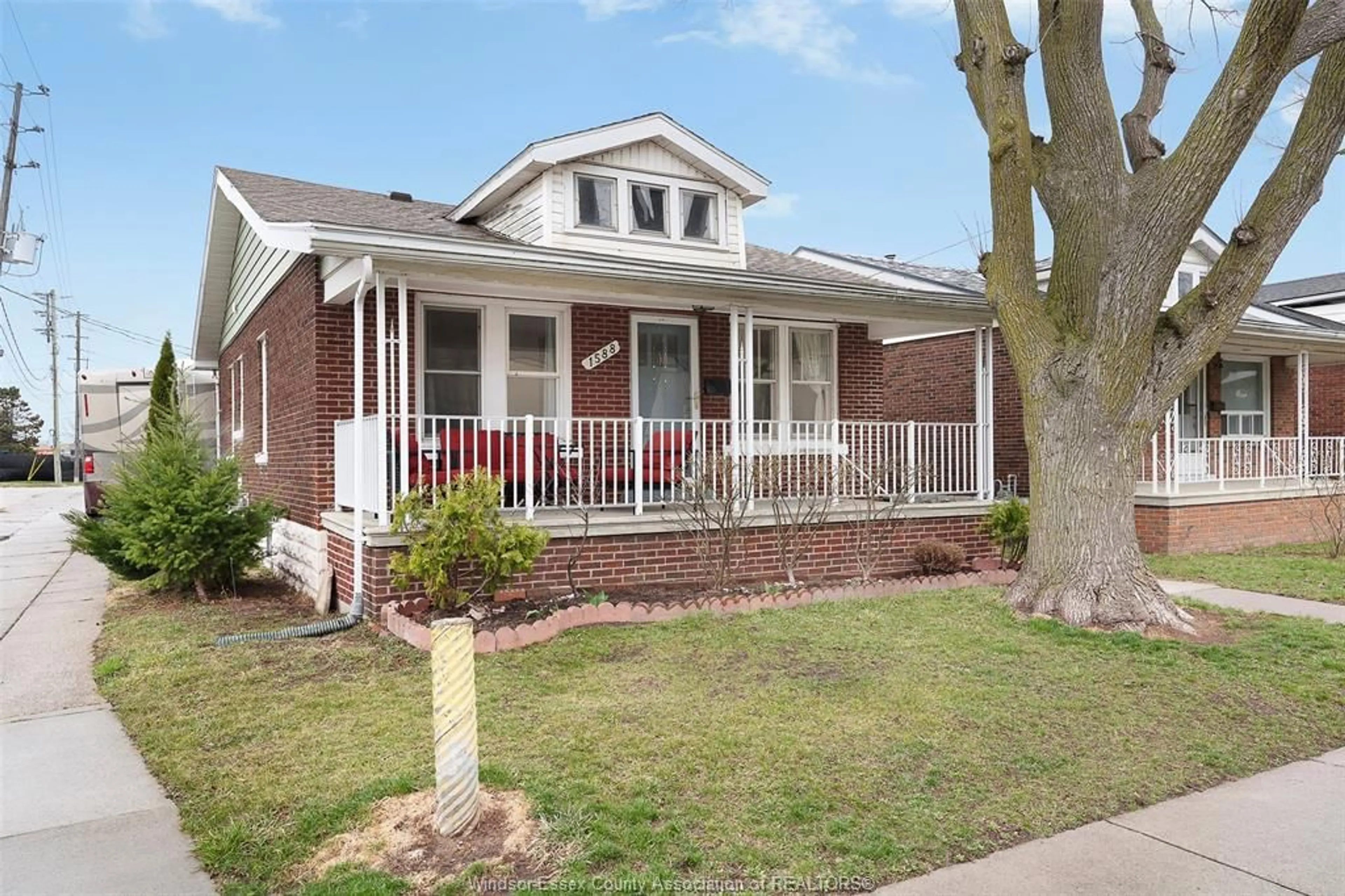 Home with brick exterior material, street for 1588 MARENTETTE Ave, Windsor Ontario N8X 4E3