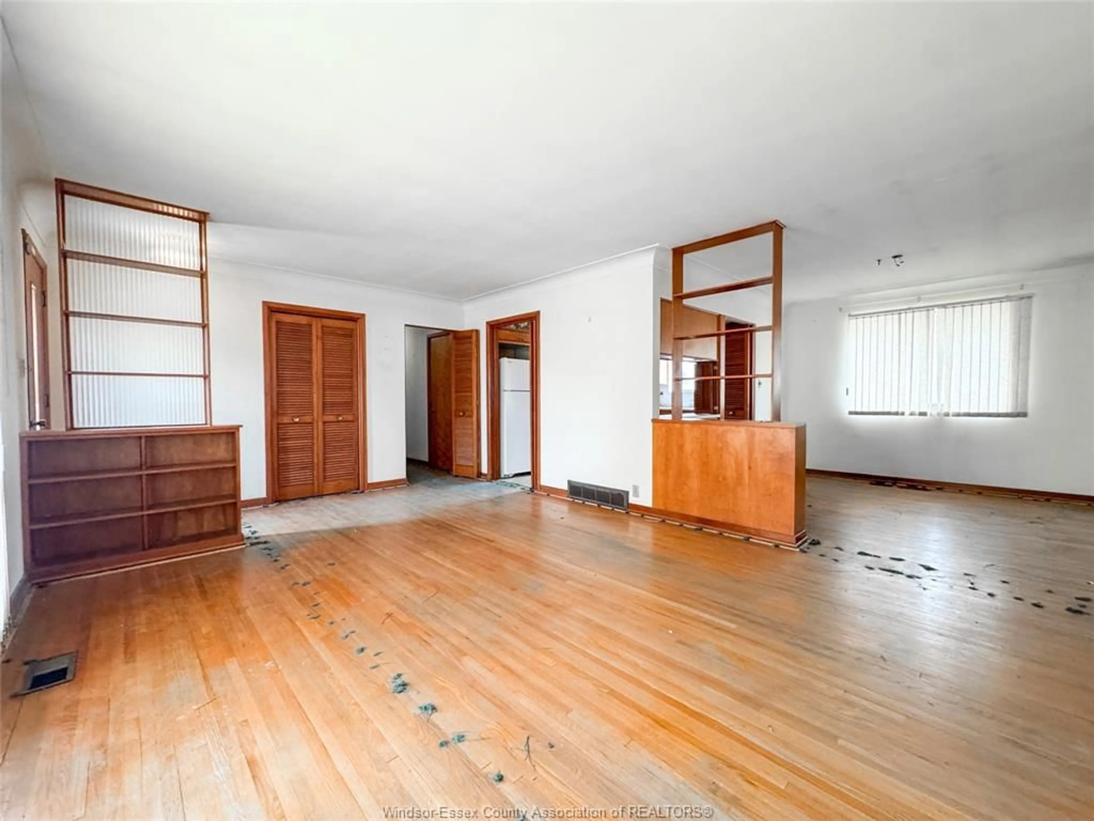 A pic of a room for 1120 CABANA RD W, Windsor Ontario N9G 1B4