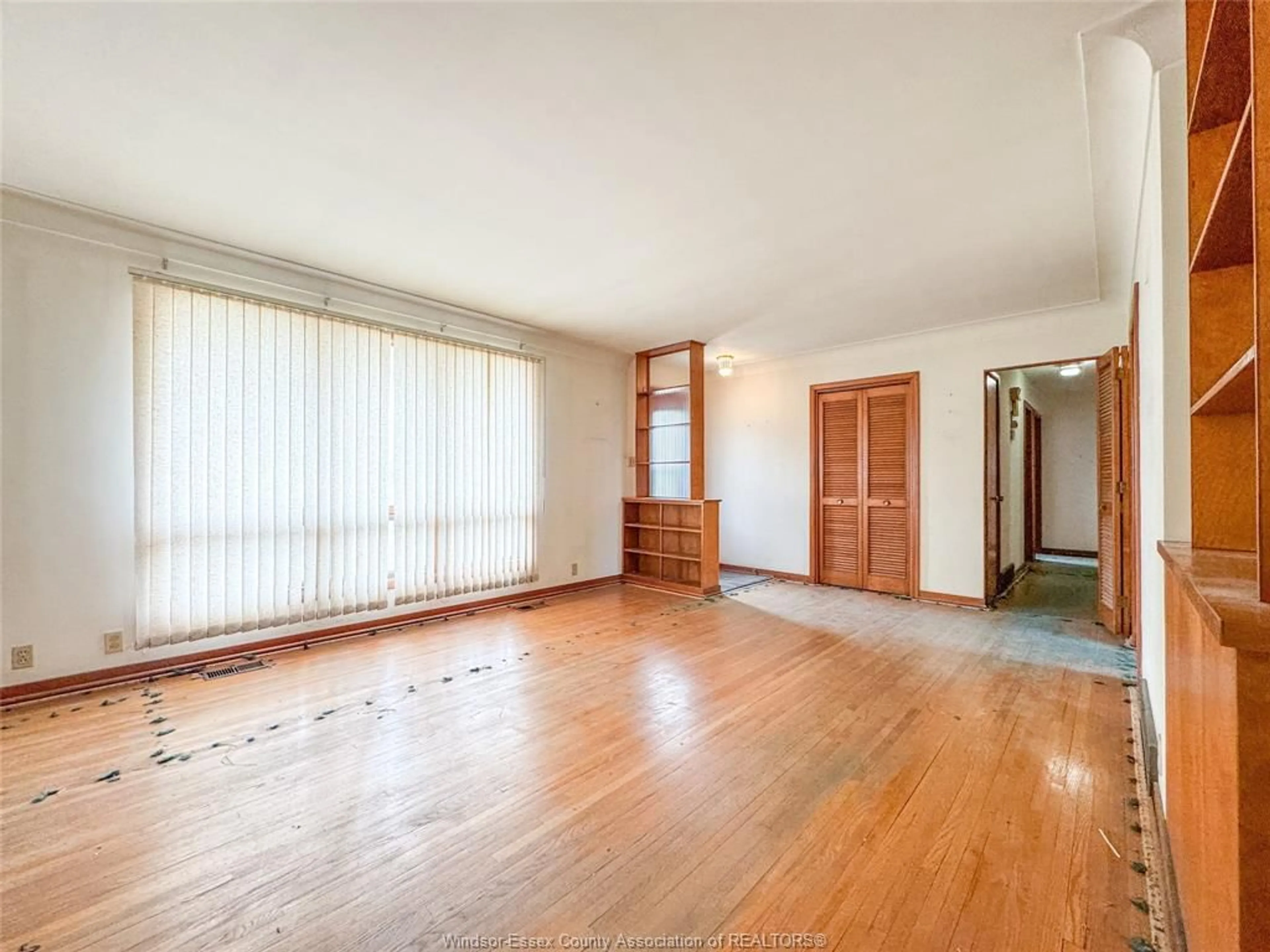 A pic of a room for 1120 CABANA RD W, Windsor Ontario N9G 1B4