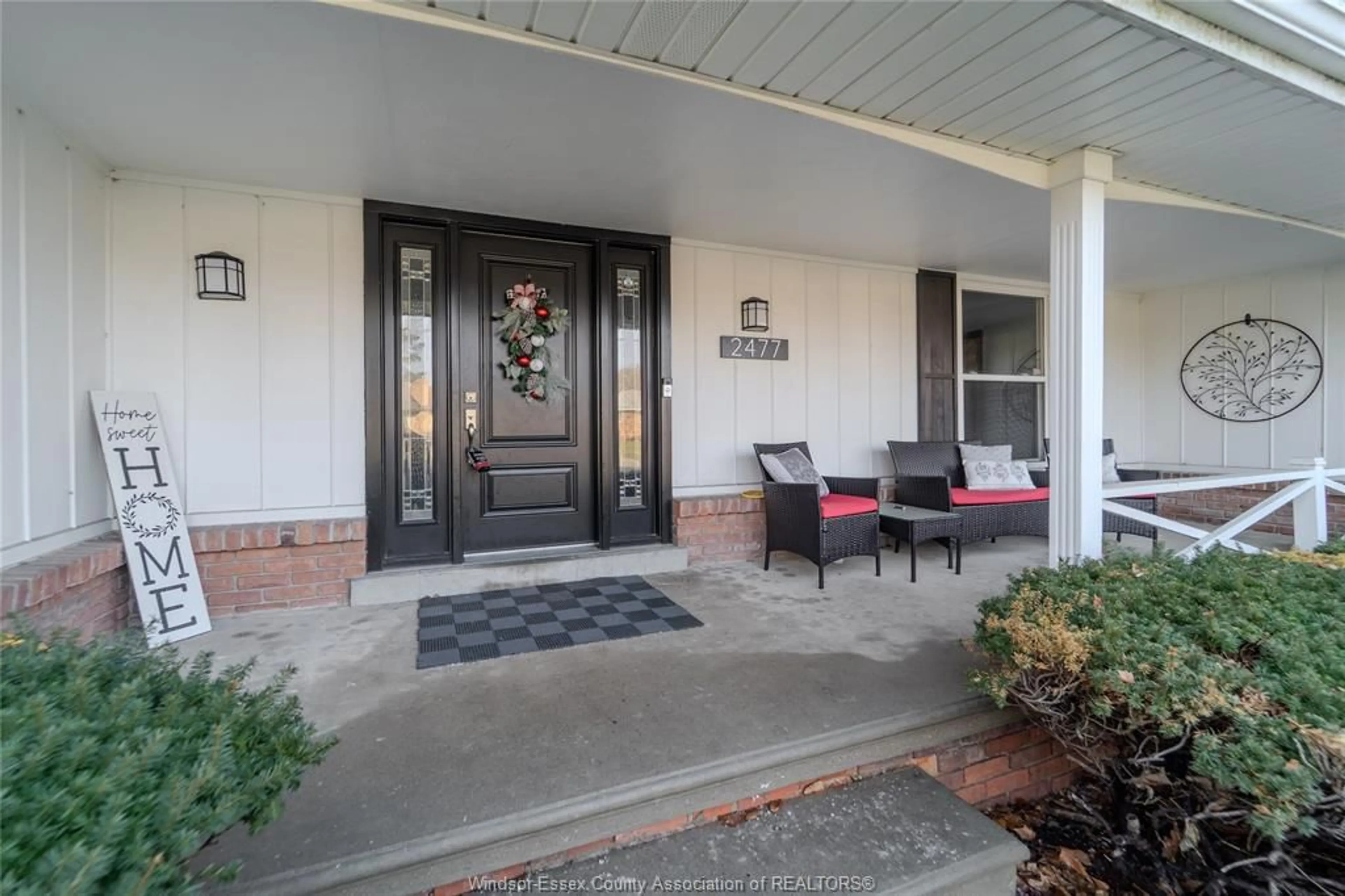 Indoor entryway for 2477 MARK Ave, Windsor Ontario N9E 2W2