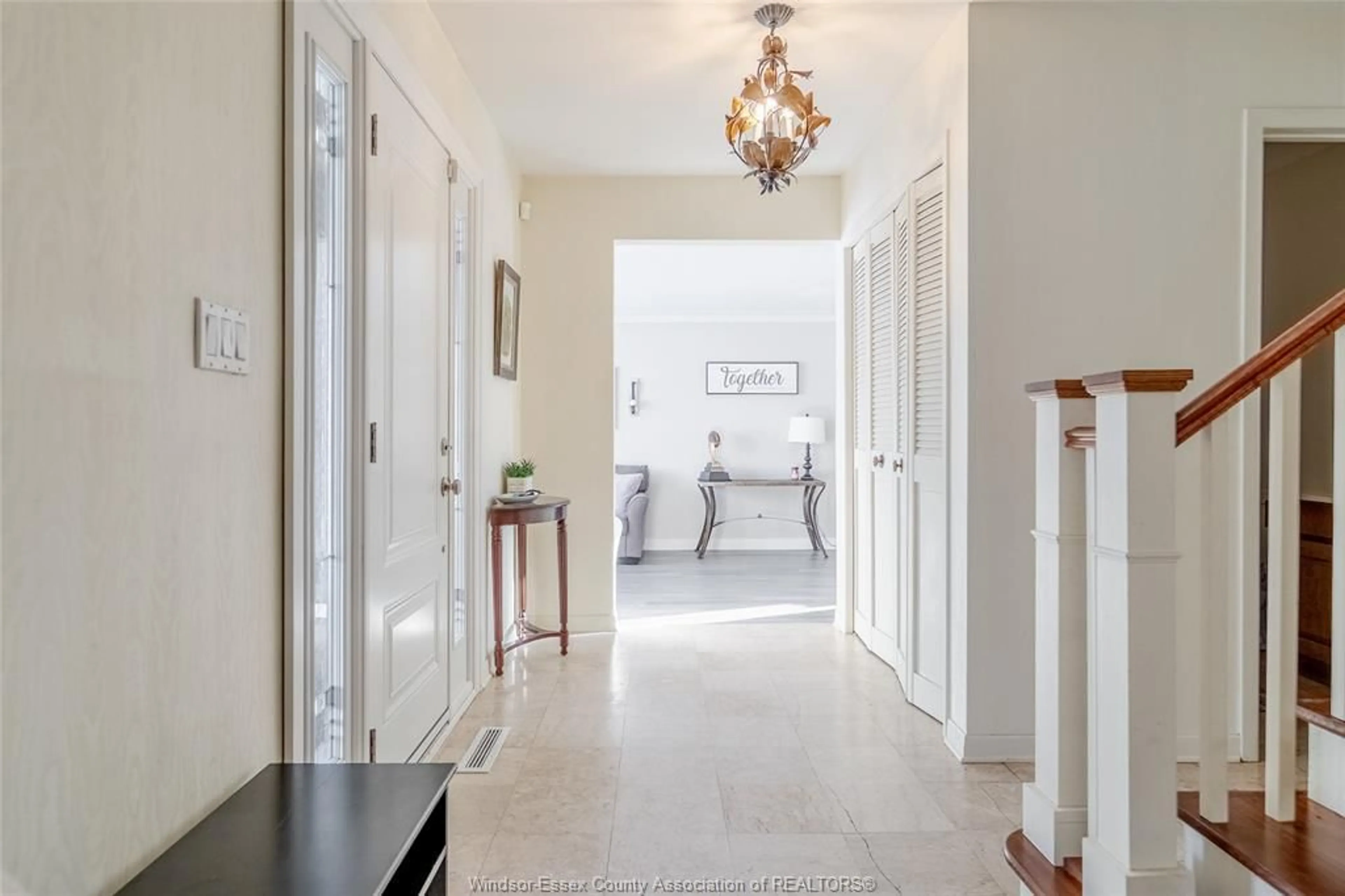 Indoor entryway for 2477 MARK Ave, Windsor Ontario N9E 2W2