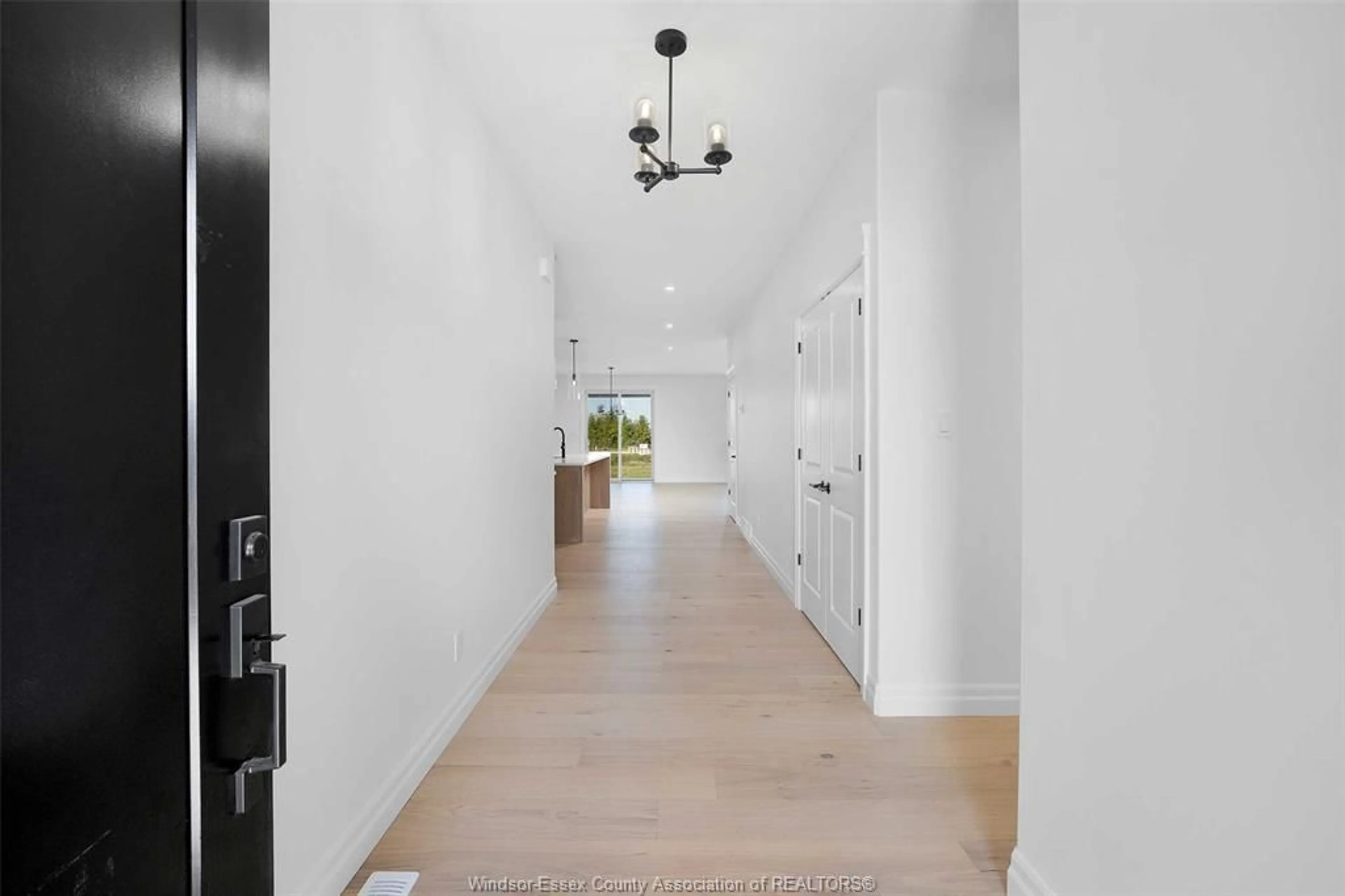 Indoor foyer for 88 GRAF St, Harrow Ontario N0R 1G0