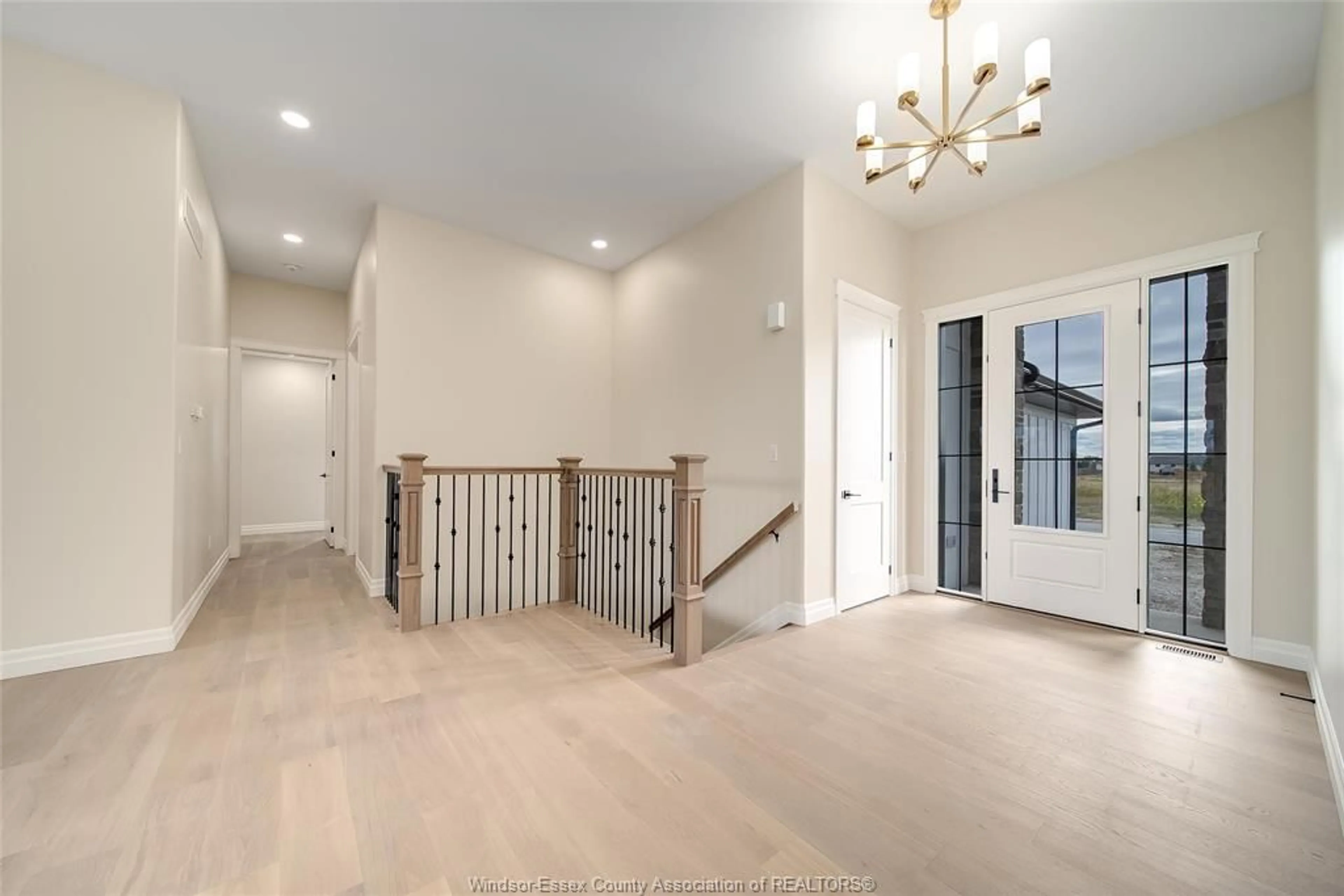 Indoor foyer for 651 SUMMIT, Lakeshore Ontario N0R 1A7