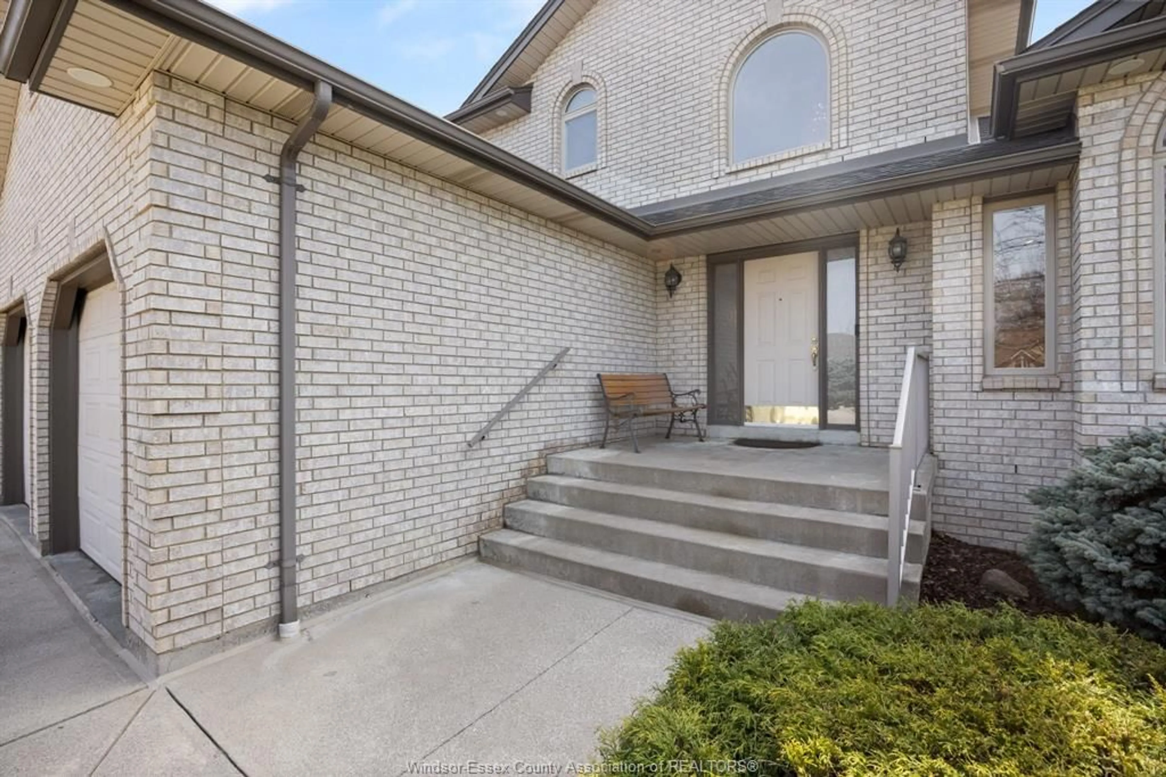 Home with brick exterior material, street for 18 CAMBRIDGE Crt, Amherstburg Ontario N9V 4B5
