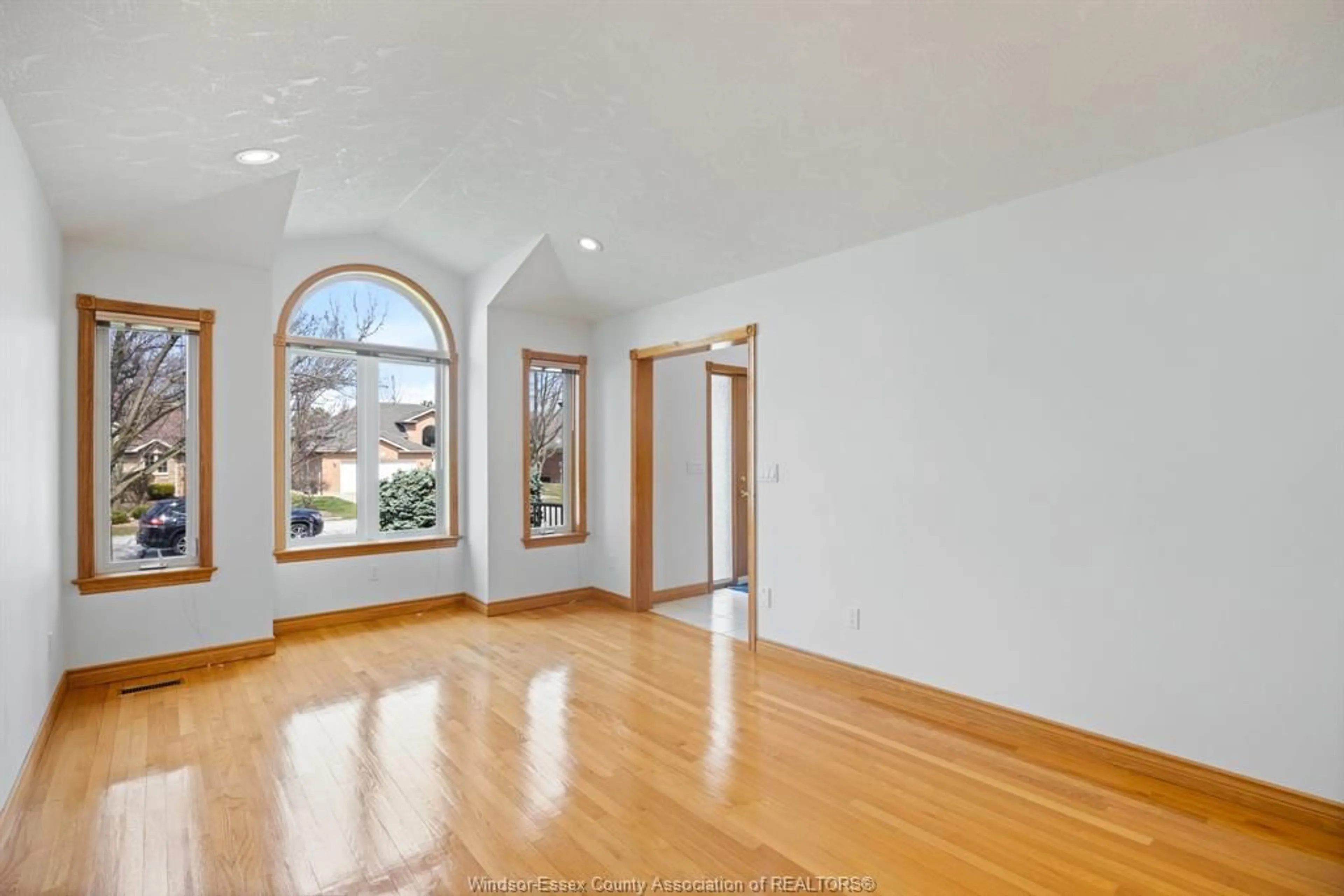 Unknown for 18 CAMBRIDGE Crt, Amherstburg Ontario N9V 4B5