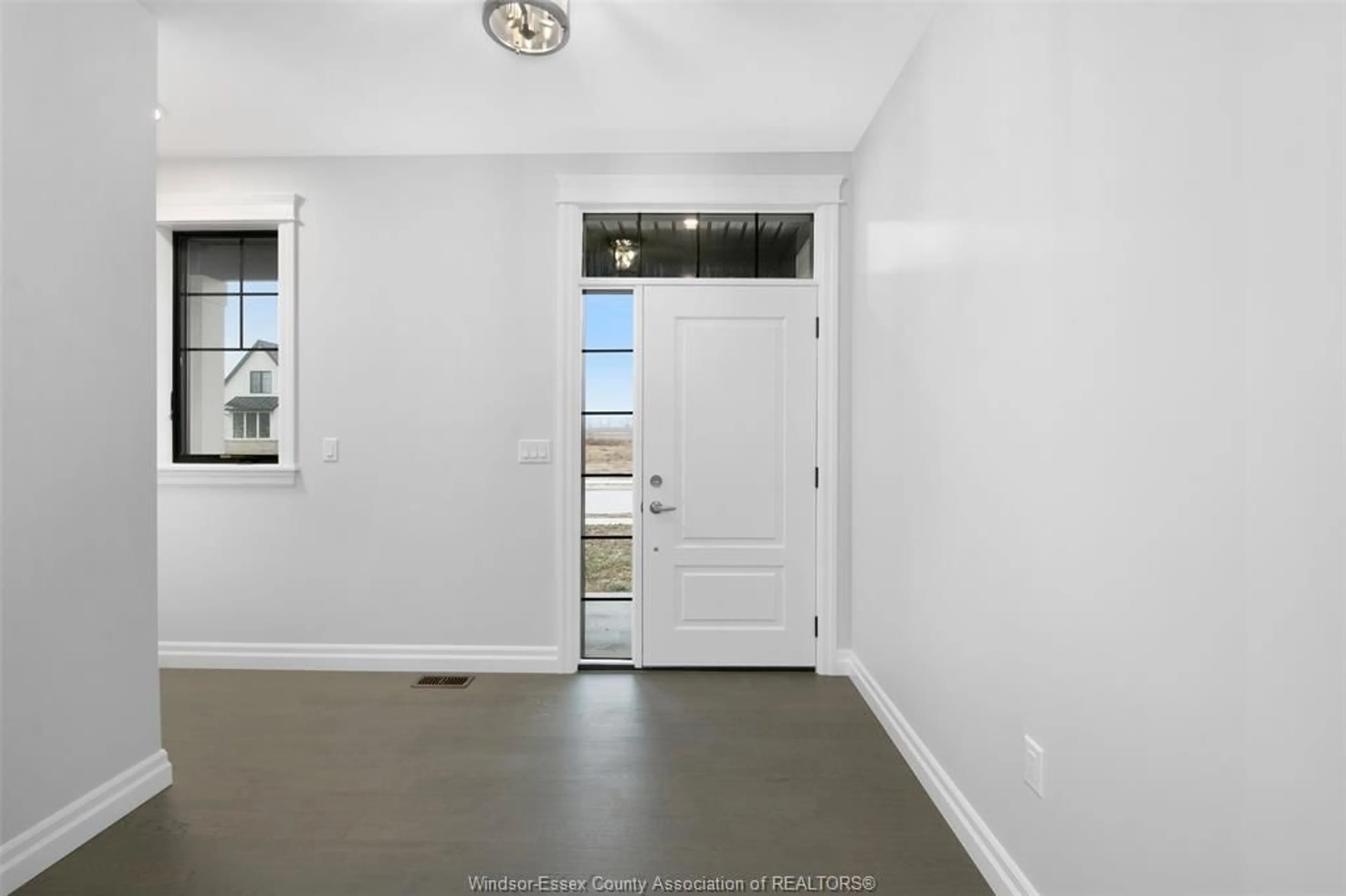 Indoor entryway for 251 DOLORES St, Essex Ontario N8M 0C5